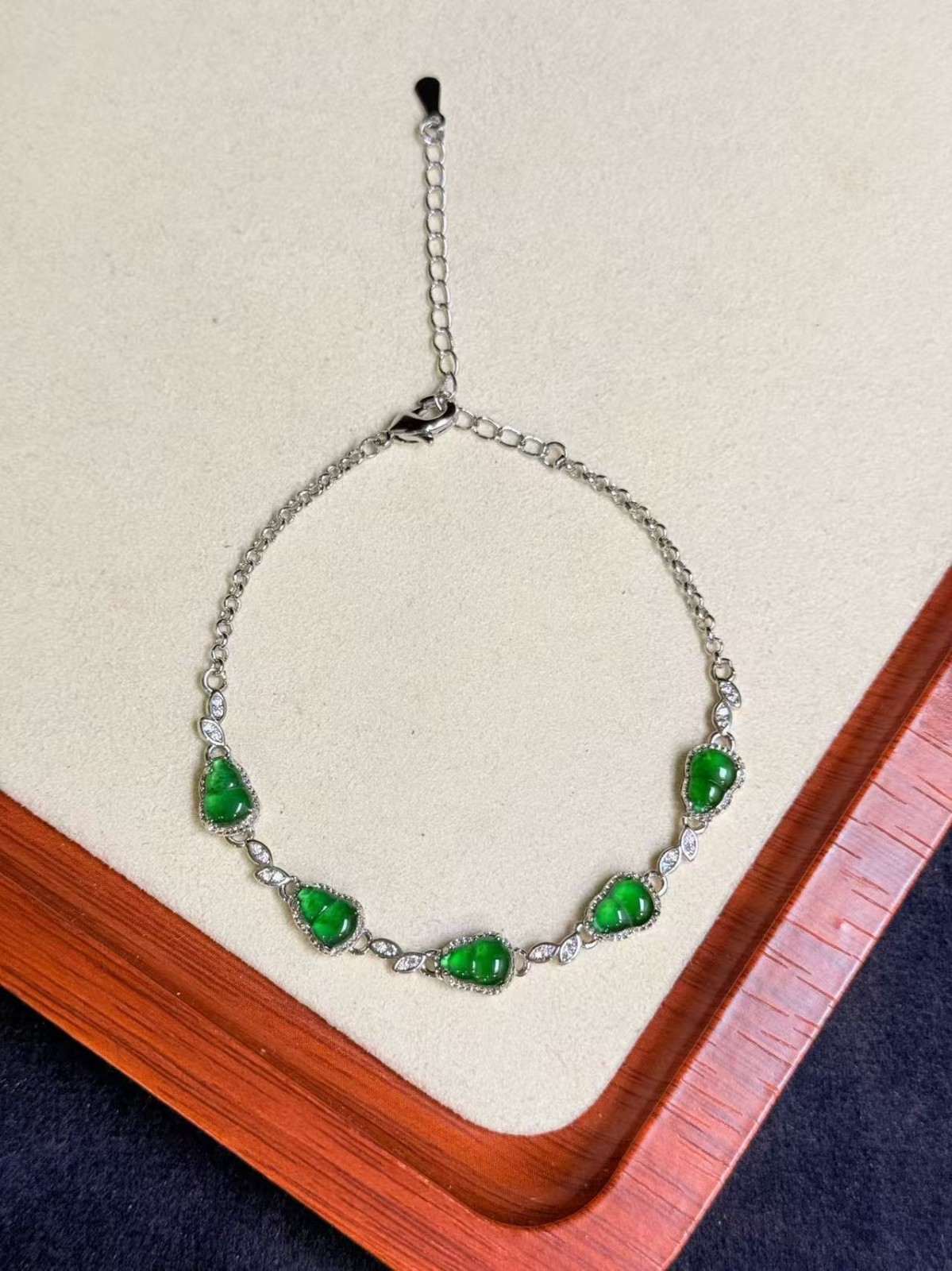 Top Natural Imperial green jadeite gourd bracelet