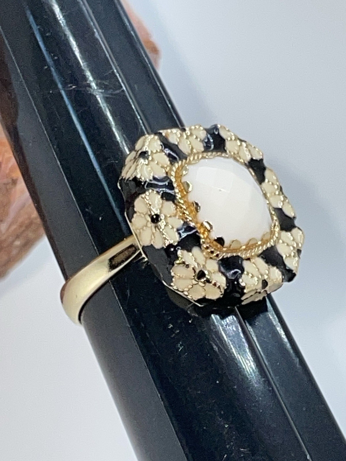 585 14K Yellow Gold Agate Enamel Daisy Flower RING Statement Italy Milor Size 10