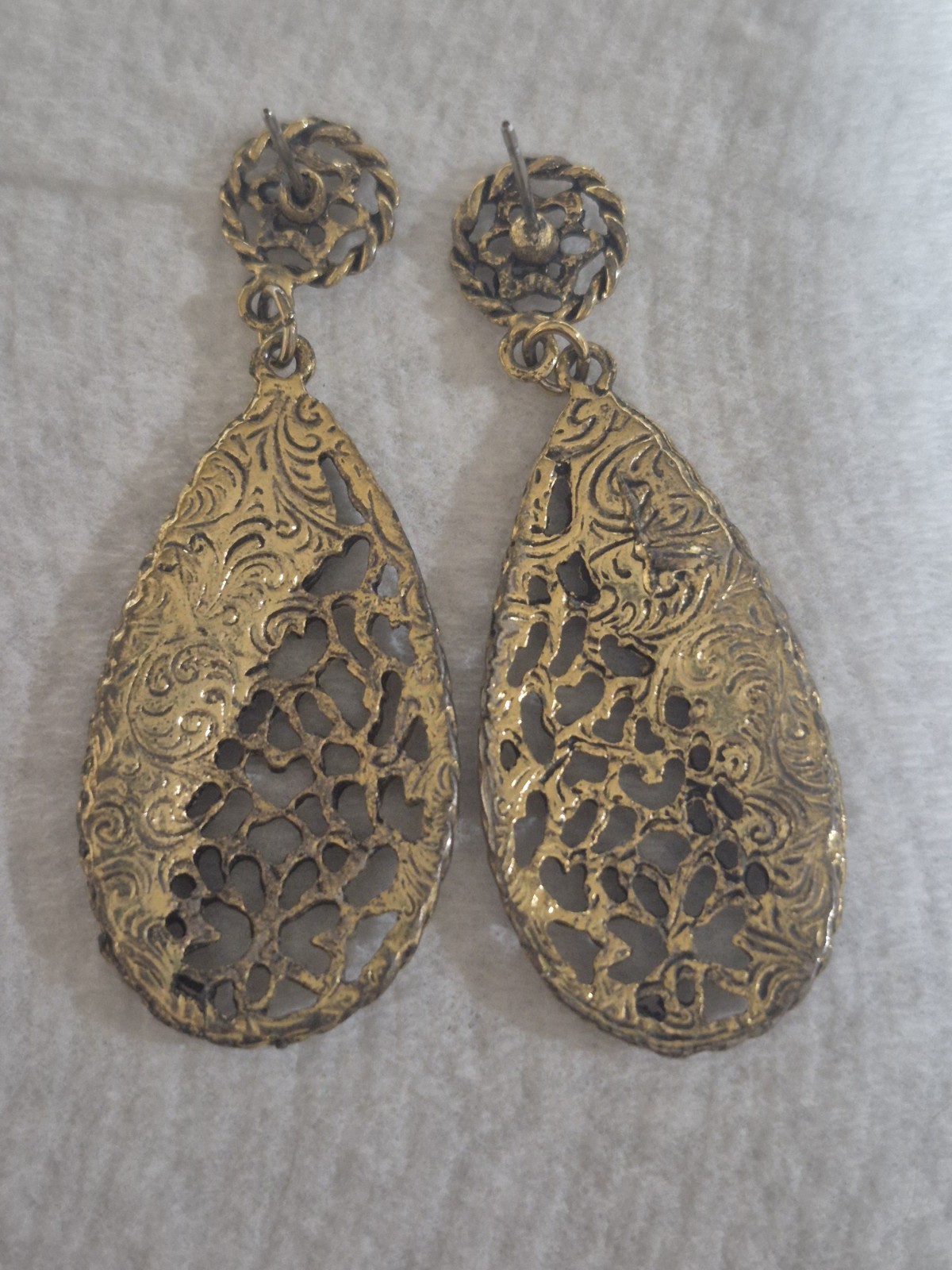 Vntg. Gold Tone Filigree Teardrop Dangle Drop Earrings Brown Inlay Stud Closure