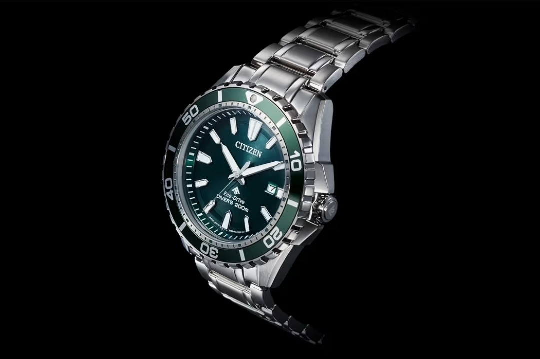 45mm Citizen Eco-Drive Diver 200m Quartz Green Dial/Bezel Steel Bracelet Date