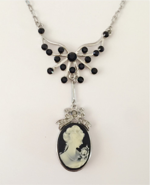 Vintage Style Lady Cameo Necklace Dangler Chain Pendant Charm Jewelry Fashion
