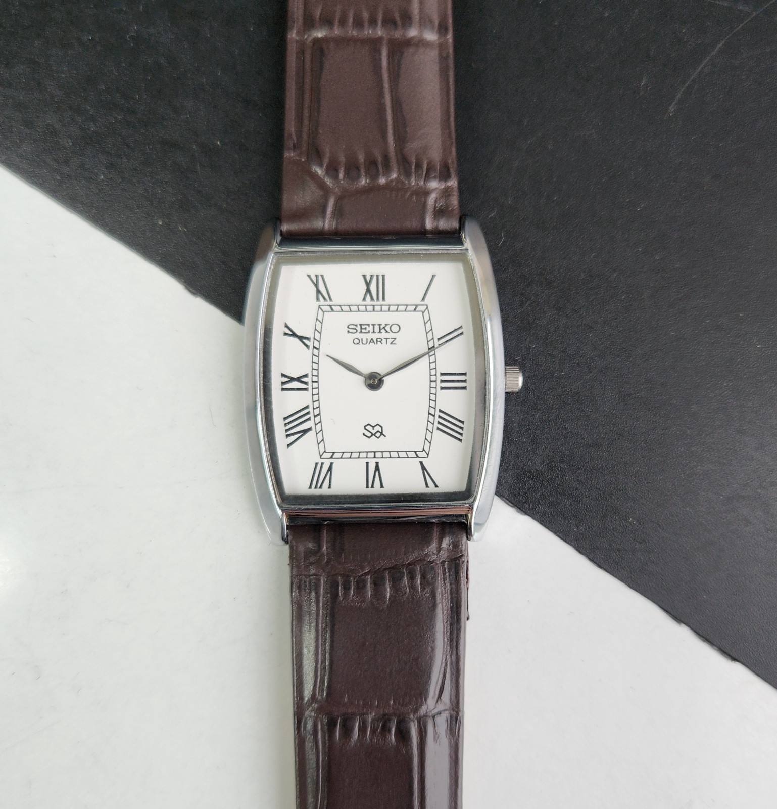 Vintage Seiko Slim Tank Quartz Men White Dial Dress Watch-Free Shipping.