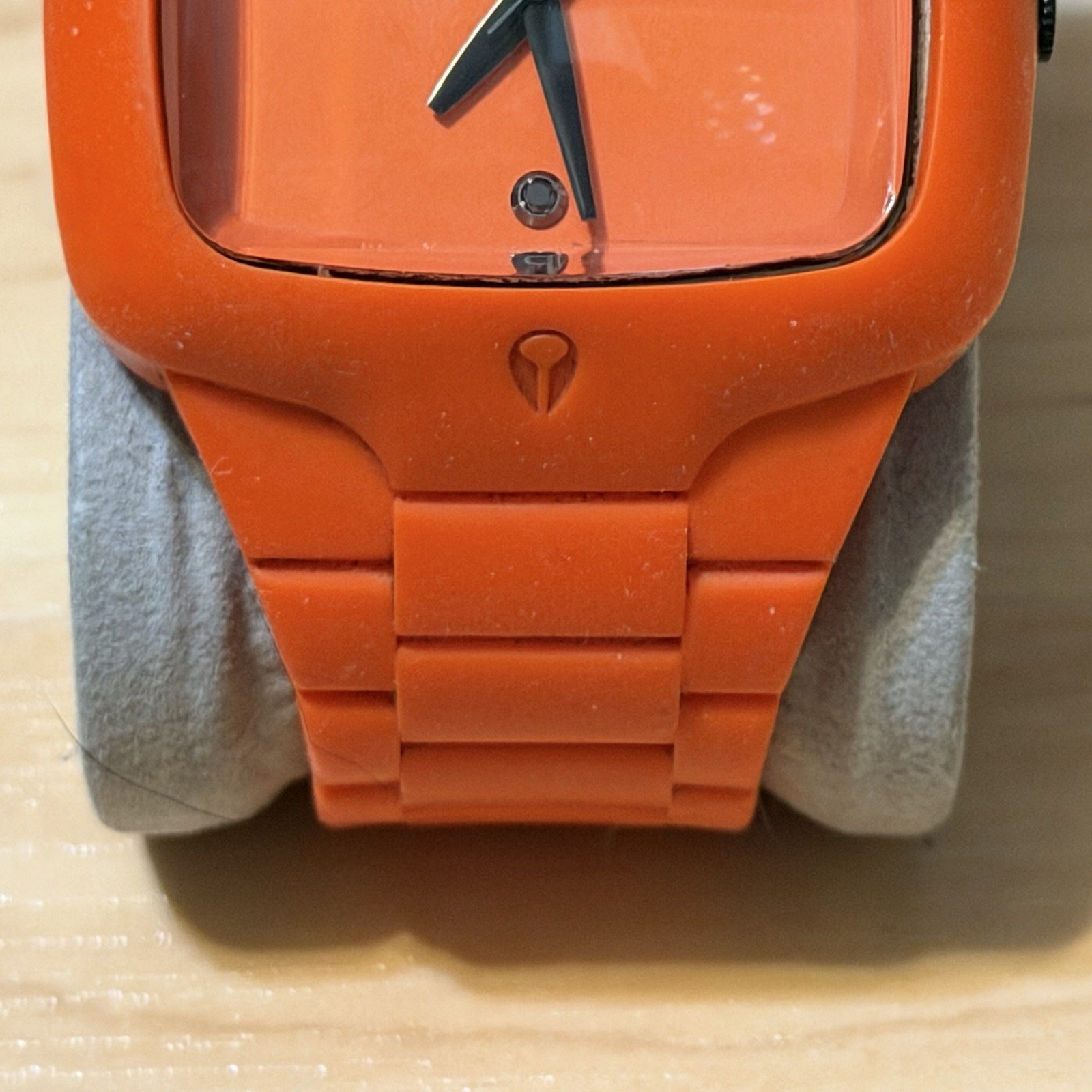 Nixon The Rubber Player “Yes It’s Real” Orange Surf Men’s Analog Watch RUNNING