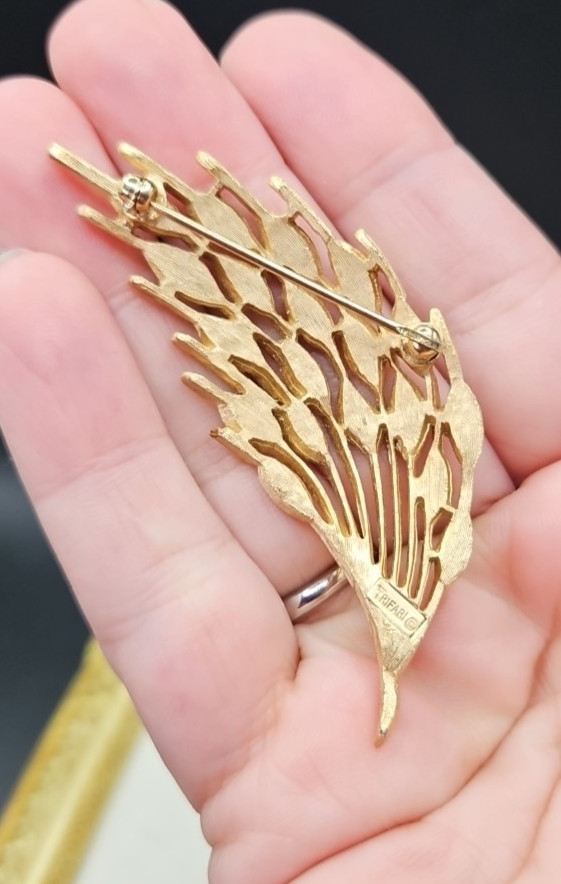 Vintage Crown Trifari Satin Brushed Gold Flower Floral Leaves Brooch Pin Signed