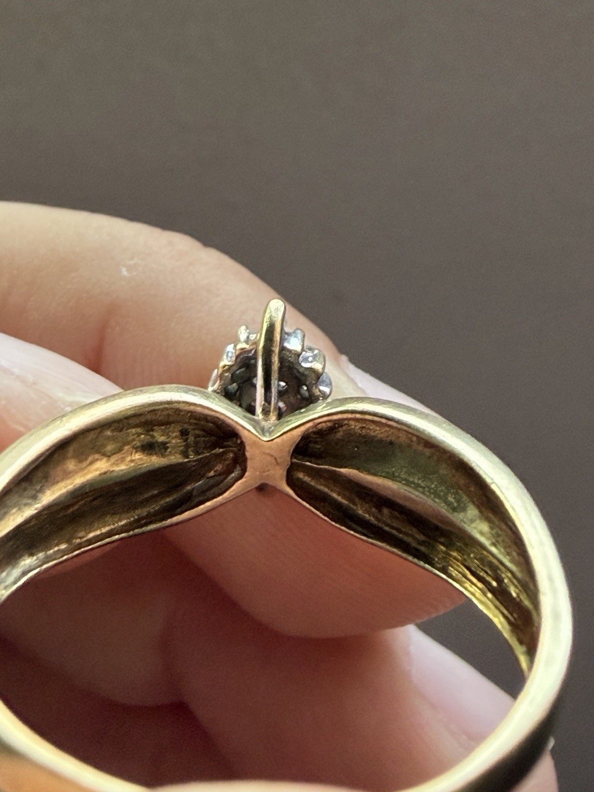 10K solid Yellow Gold Round White Diamond Cluster Ring Size 8 Pre-Owned Good