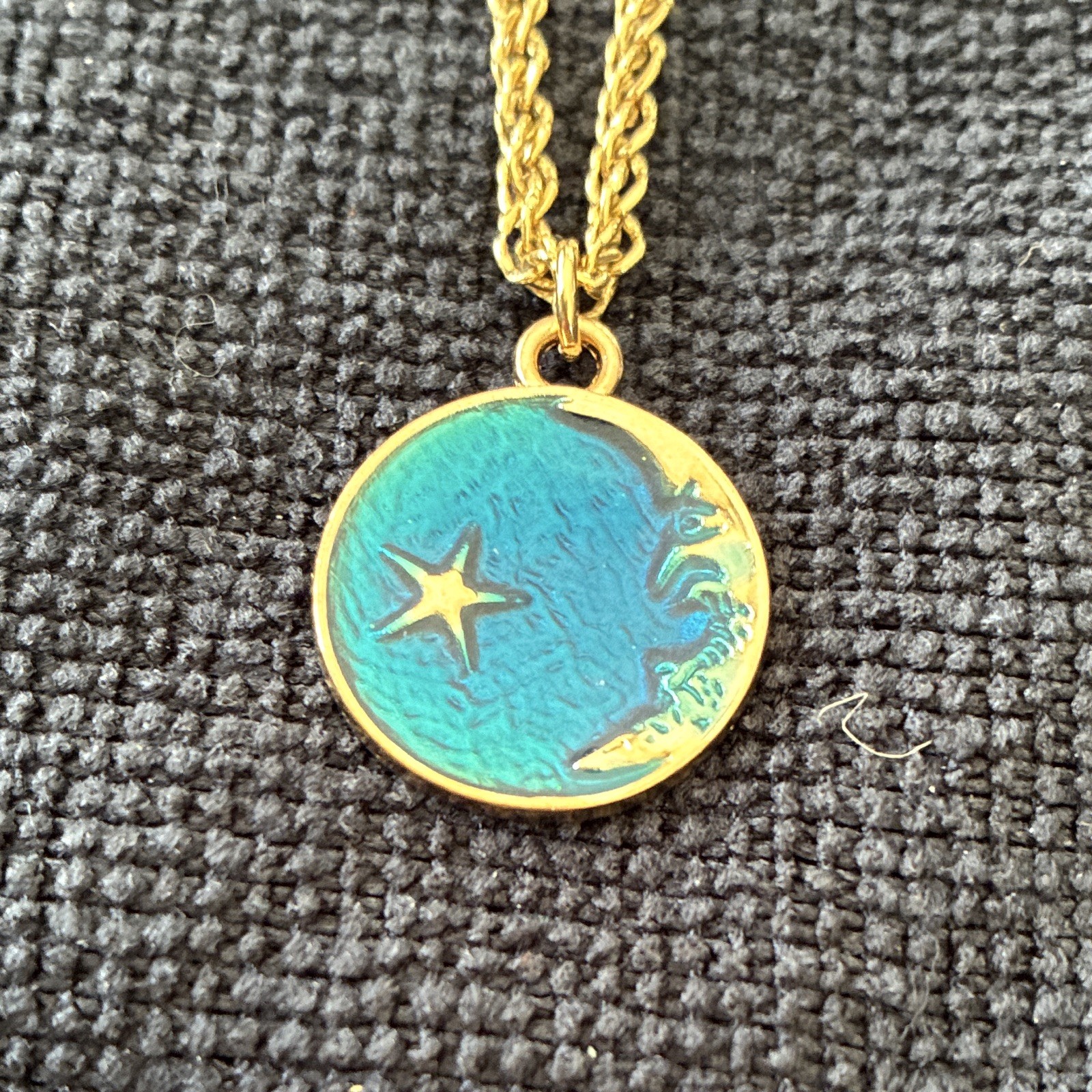 Beautiful Gold Tone, 20 Inch Rope Chain With Pendant ￼