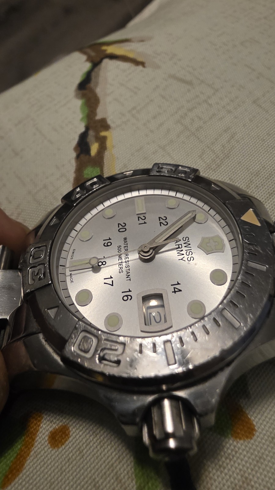 Victorinox Swiss Army Diver 500m Quartz Stainless Bracelet Silver Dial Date