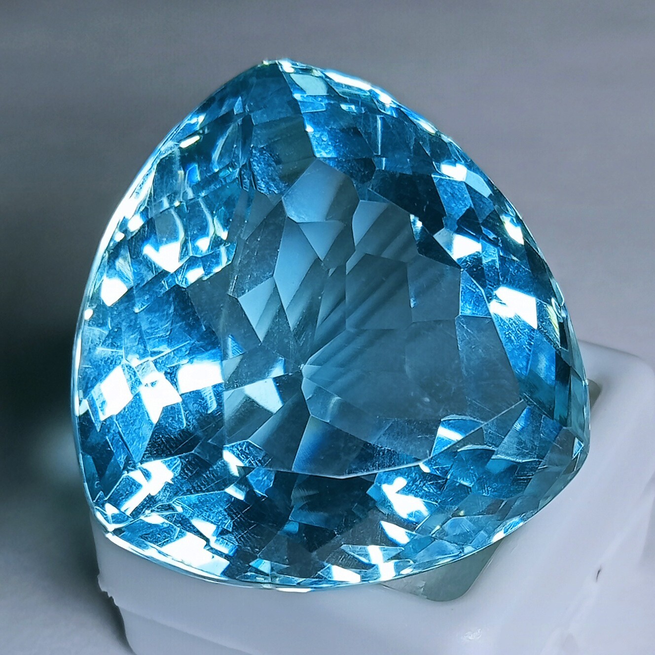 Natural Aquamarine Trillion Cut Ocean Blue Certified 89.15 Ct Loose Gemstone