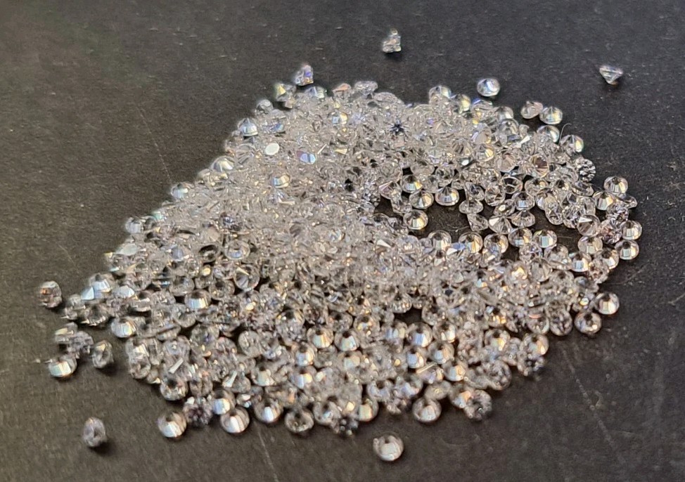 Aproximatley 600 1.5mm Round CZ Stones Cubic Zirconia Loose Stones