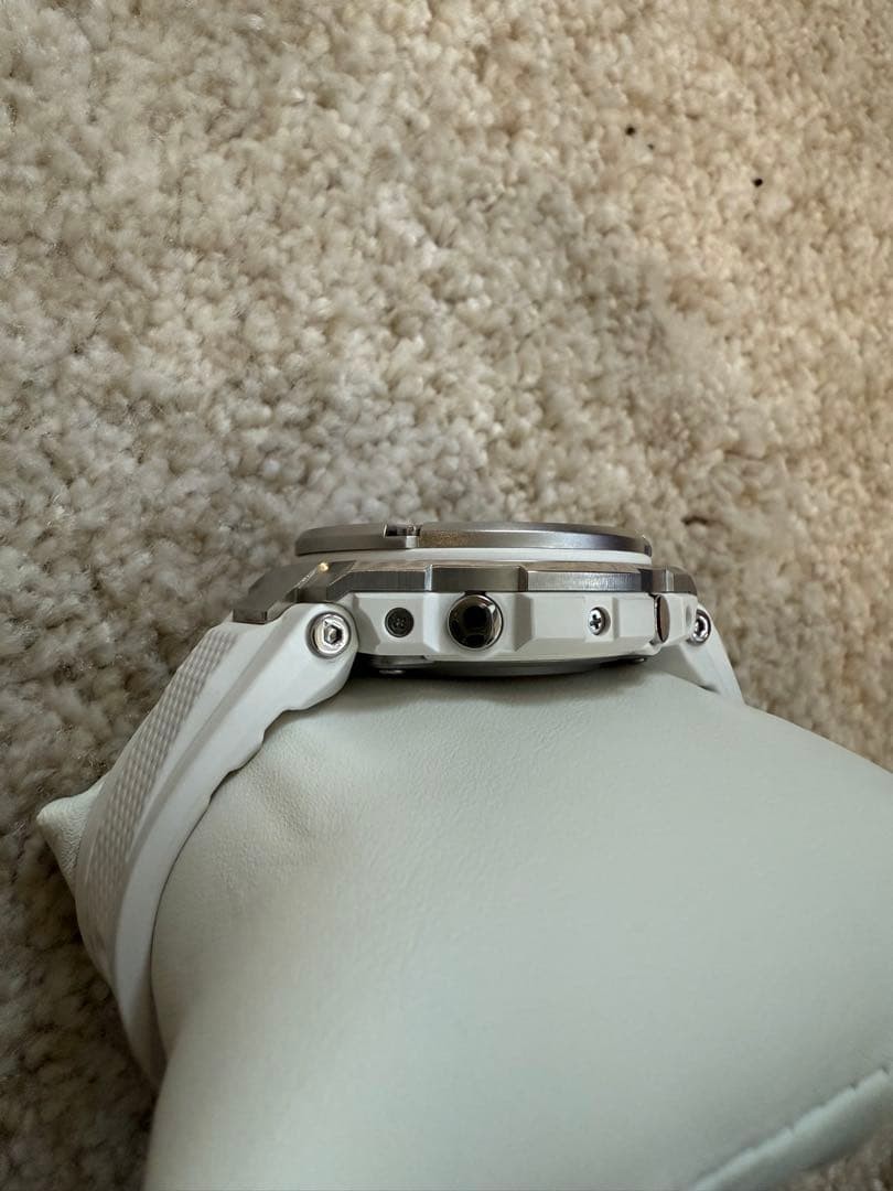 Good Condition G-Shock GST W310 White Radio Solar Watch No.gs2223