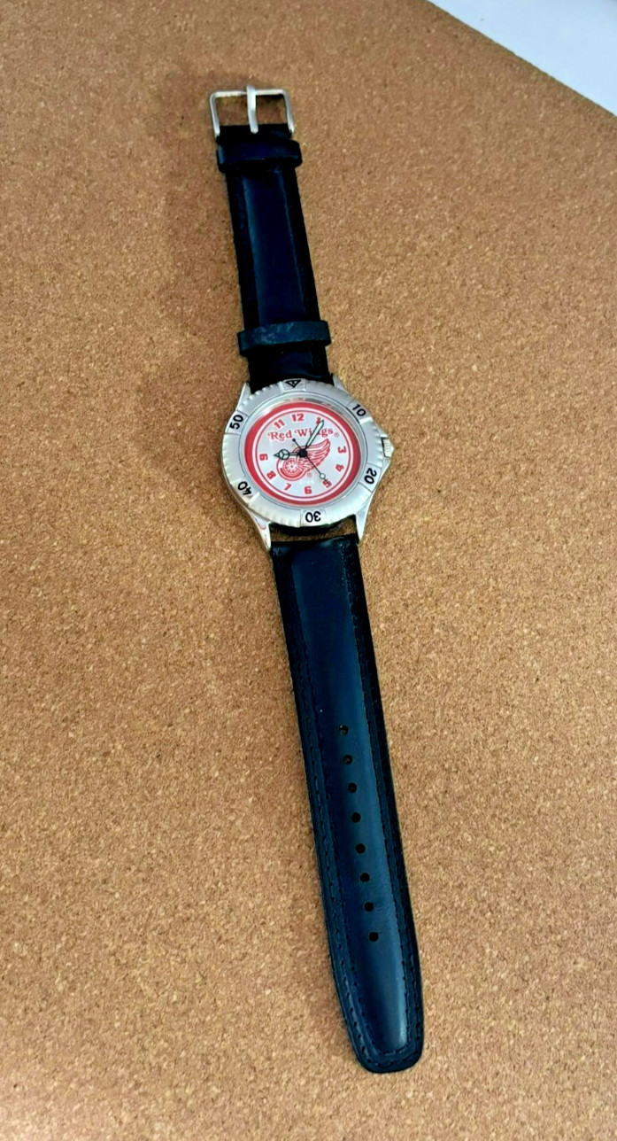 Vintage 2000 Avon Canada NHL Detroit Red Wings Watch Untested Light Wear