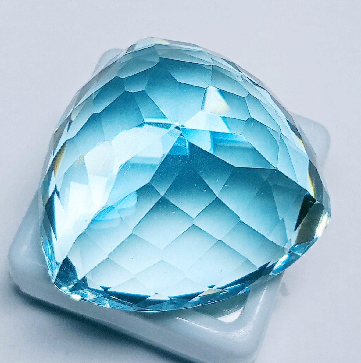 Natural Aquamarine Trillion Cut Ocean Blue Certified 89.15 Ct Loose Gemstone