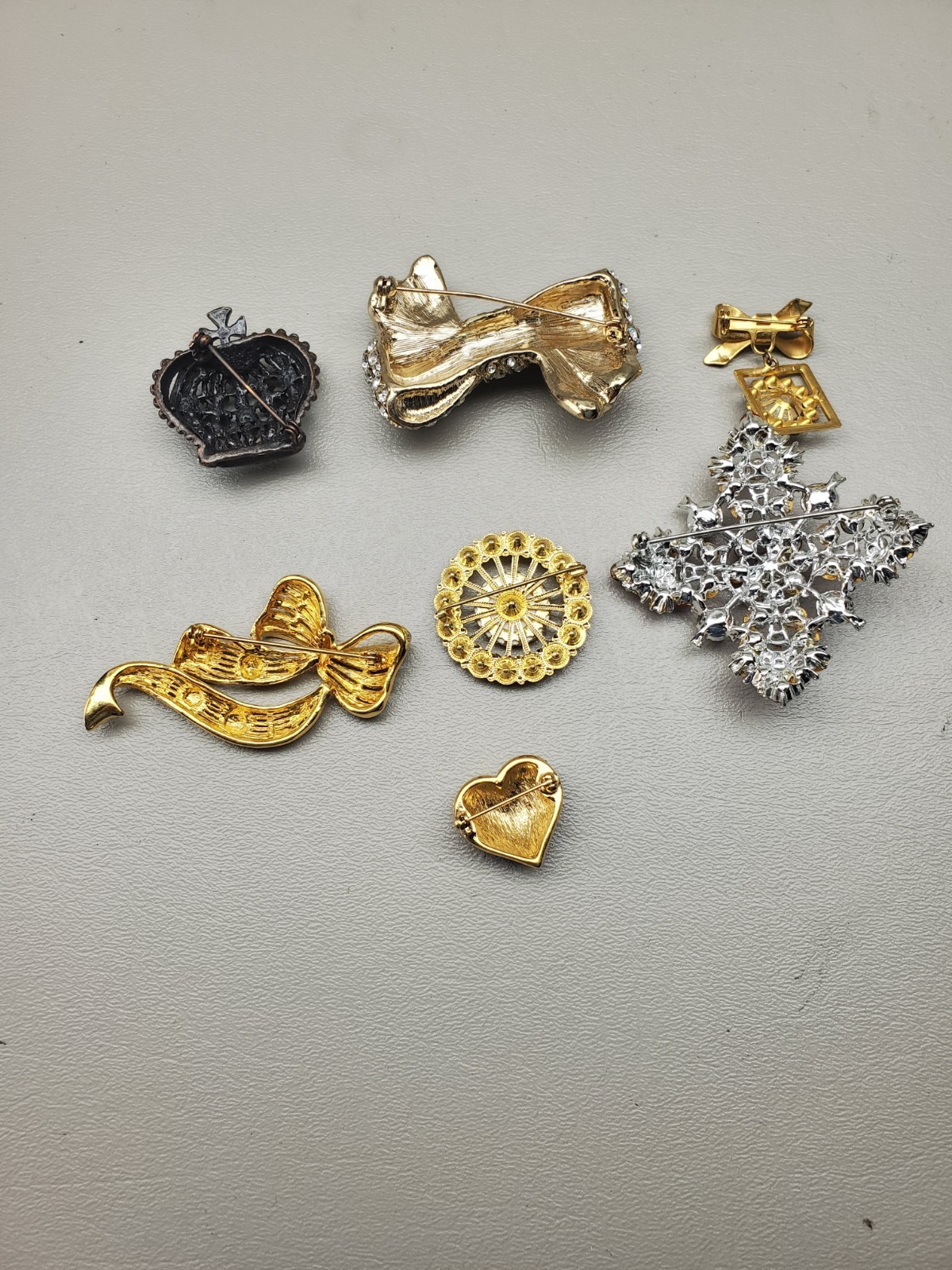 Vintage Modern Brooch Lot Rhinestone Bow Crown Heart Cameo Snowflake 7 Pc