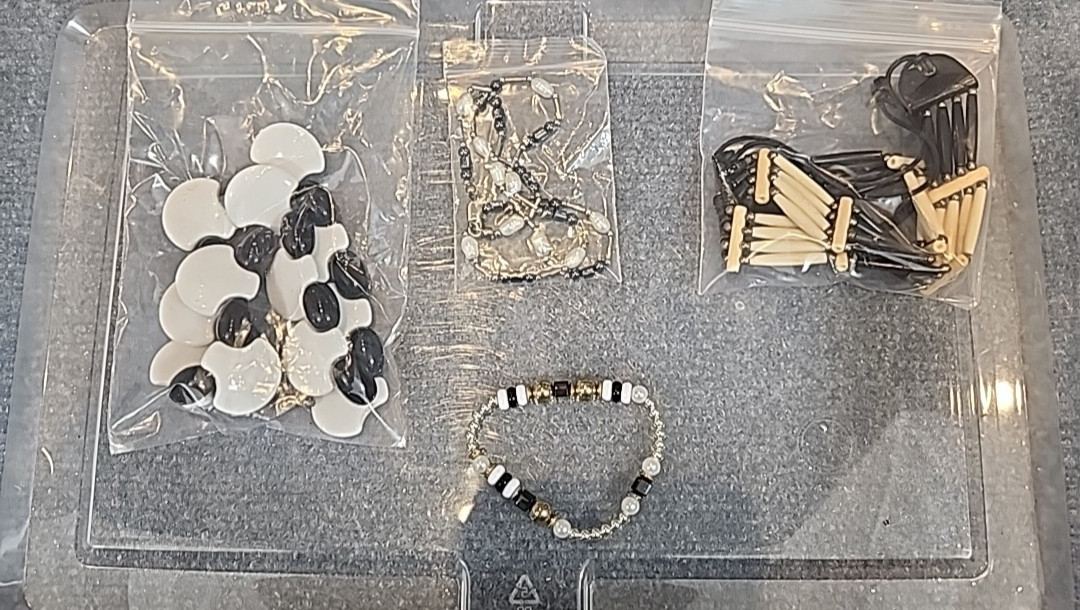Jewelry Wearable Black & White Collection 5 Lbs Lot #3879 See Description