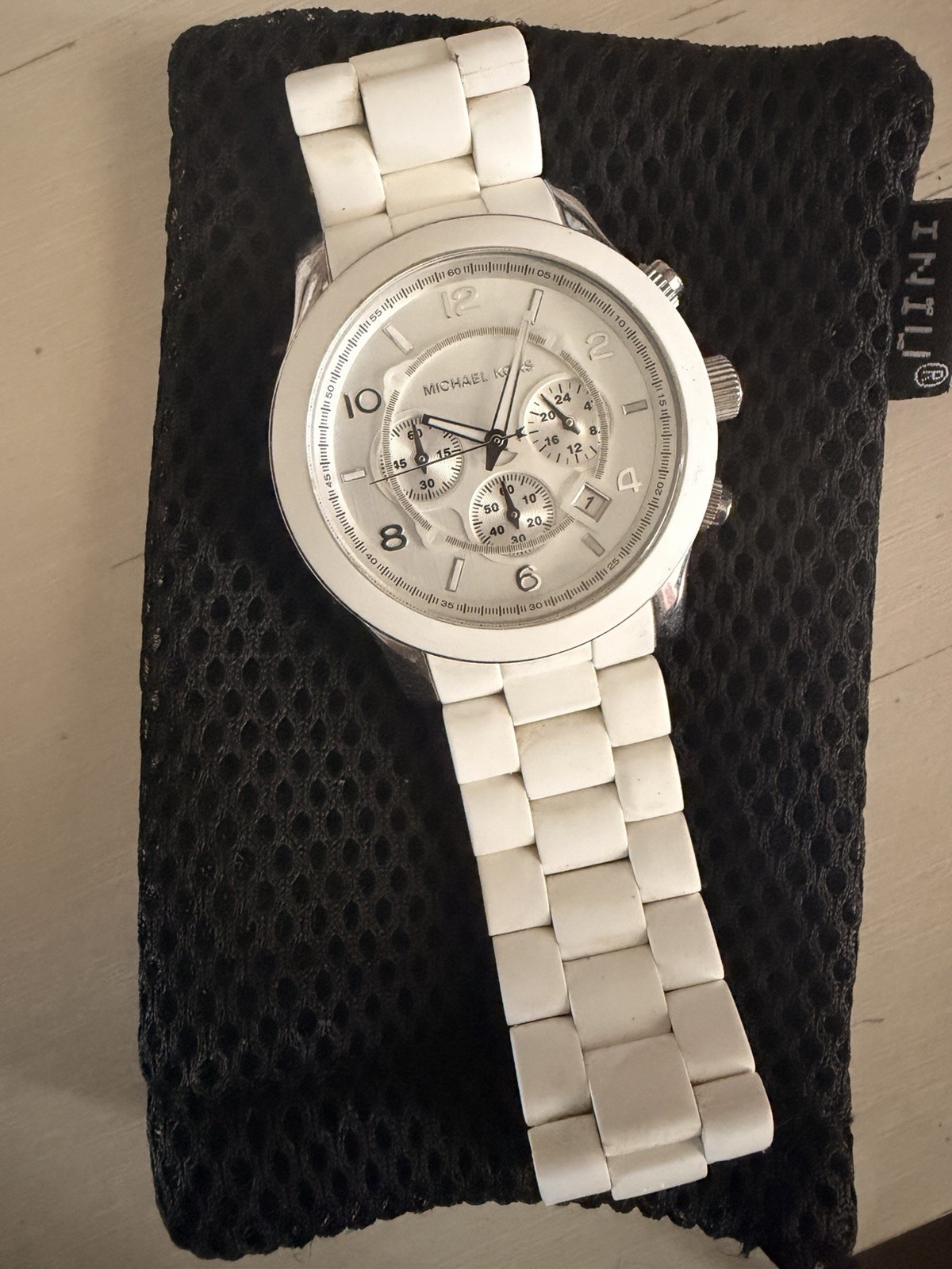 Michael Kors Oversized Runway MK8108 Wrist Watch for Men. preowned