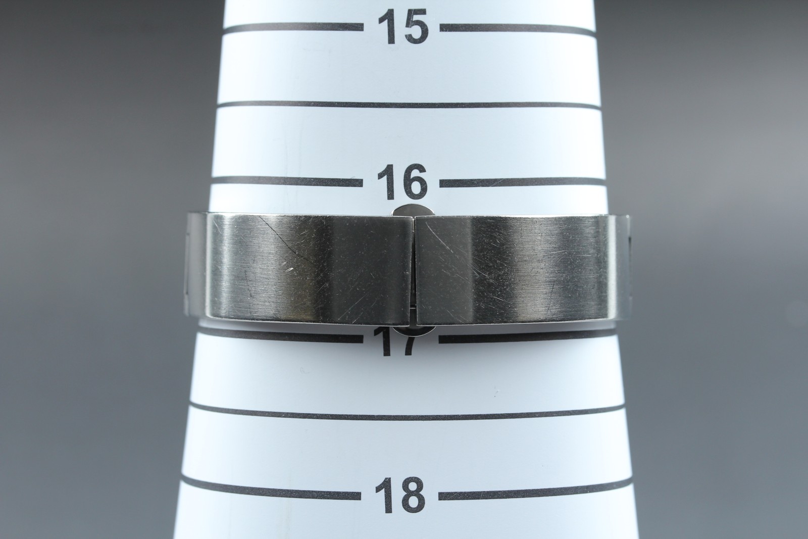 [Near MINT] GUCCI 2400S 14mm Black Dial Silver Quartz Women’s Watch From JAPAN