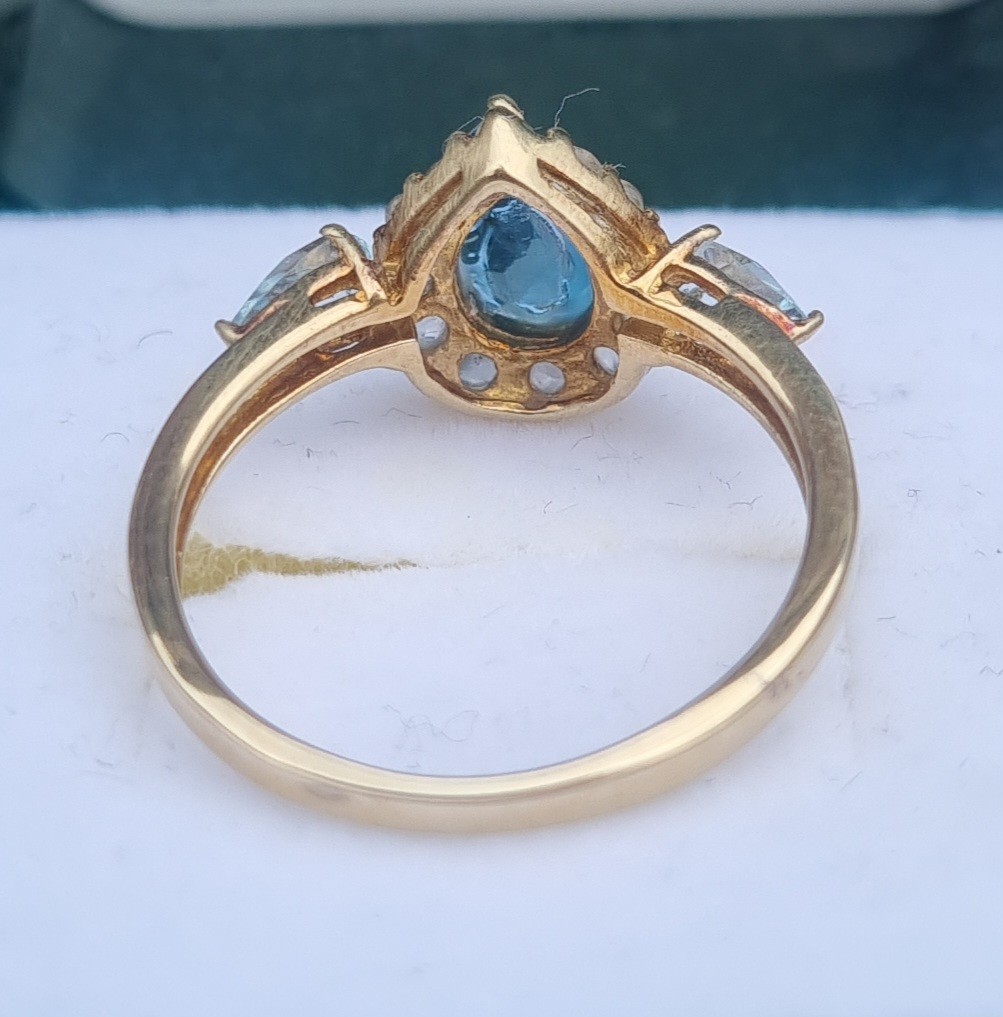 A hallmarked 9ct Gold Blue Topaz Dress Ring
