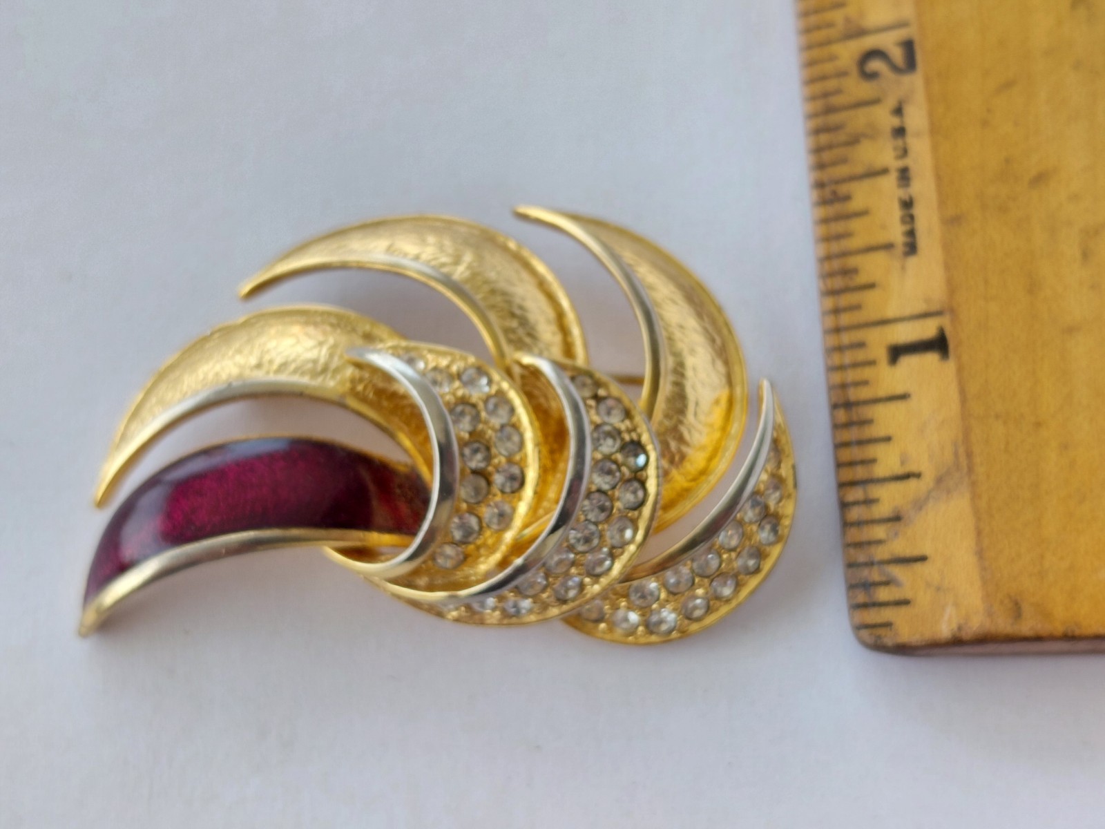 Vintage Brooch Unsigned Gold Tone Clear Rhinestones Burgundy Enamel Swirl Wave