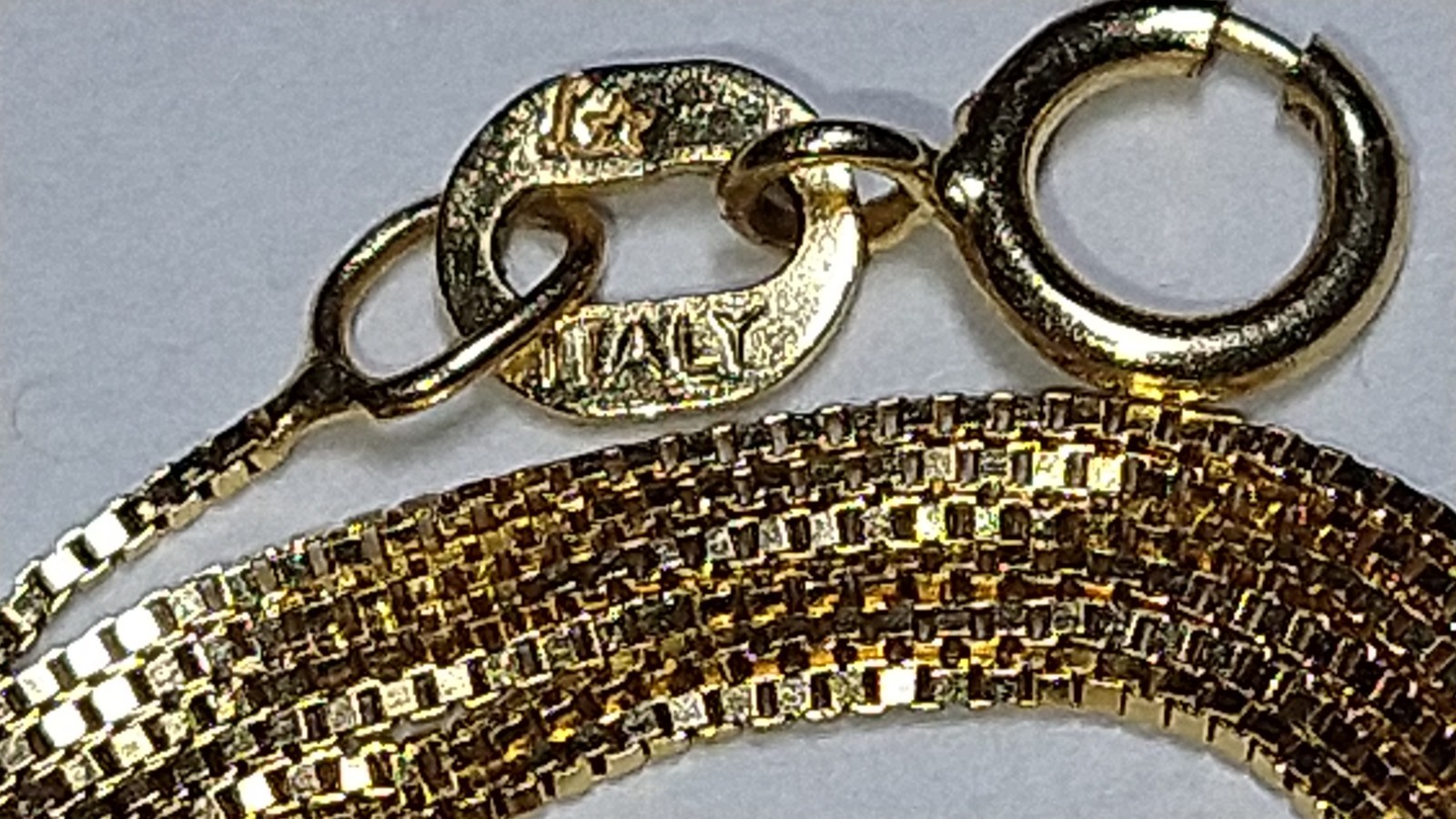 Solid 14k gold 0.6mm Italian box chain necklace 1.02 grams – 18″
