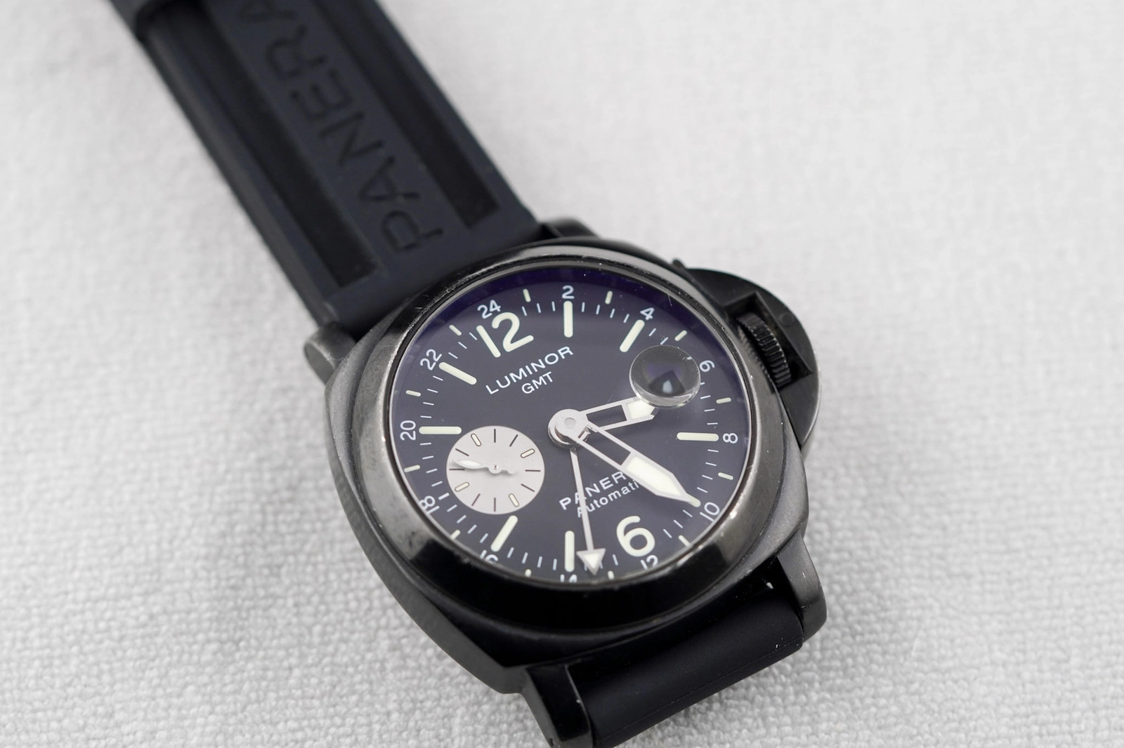 Panerai Luminor Gmt Automatic Black Dial on Leather PAM00088