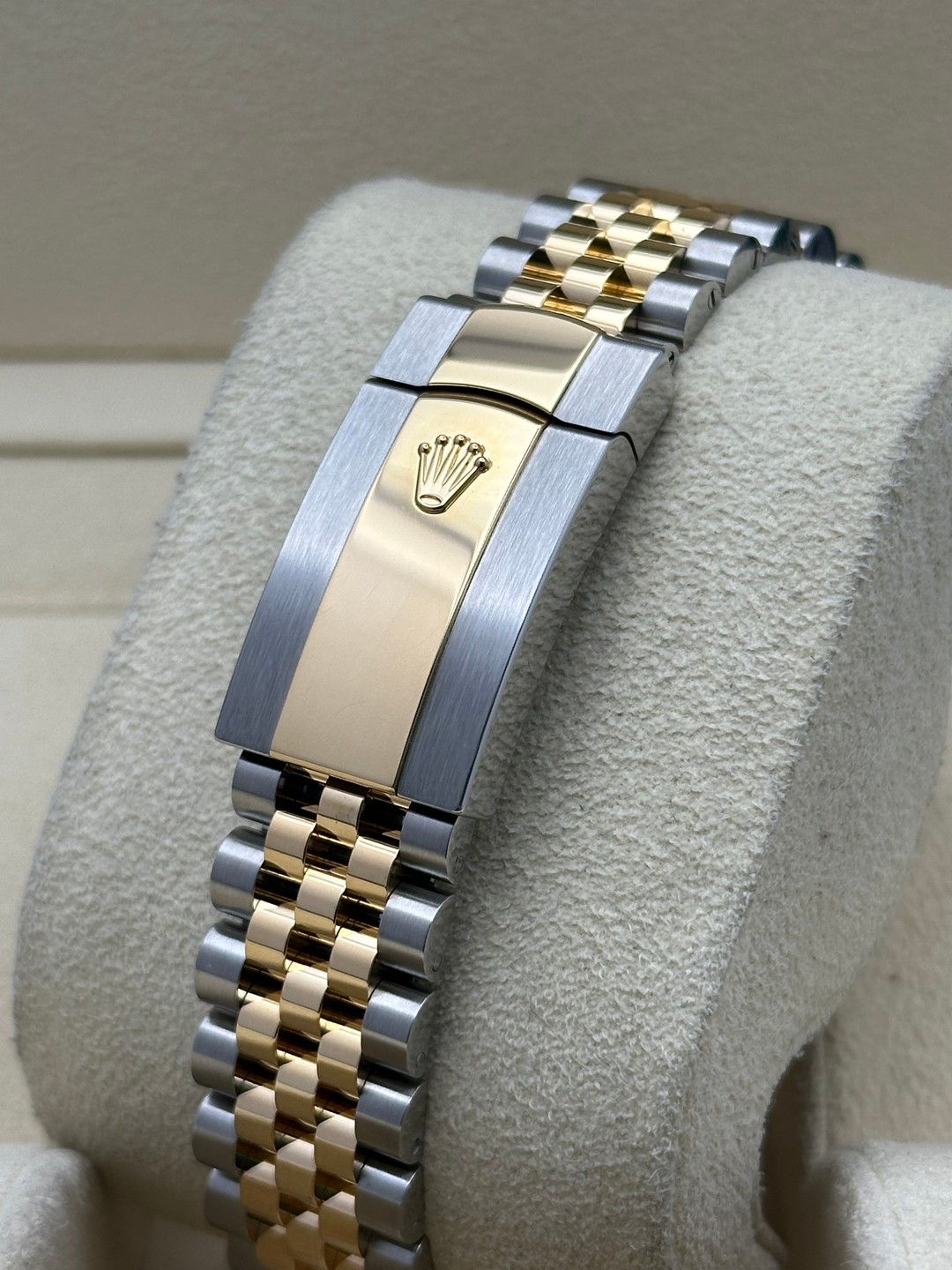 Rolex 126233 2023 Champagne Dial Box & Papers