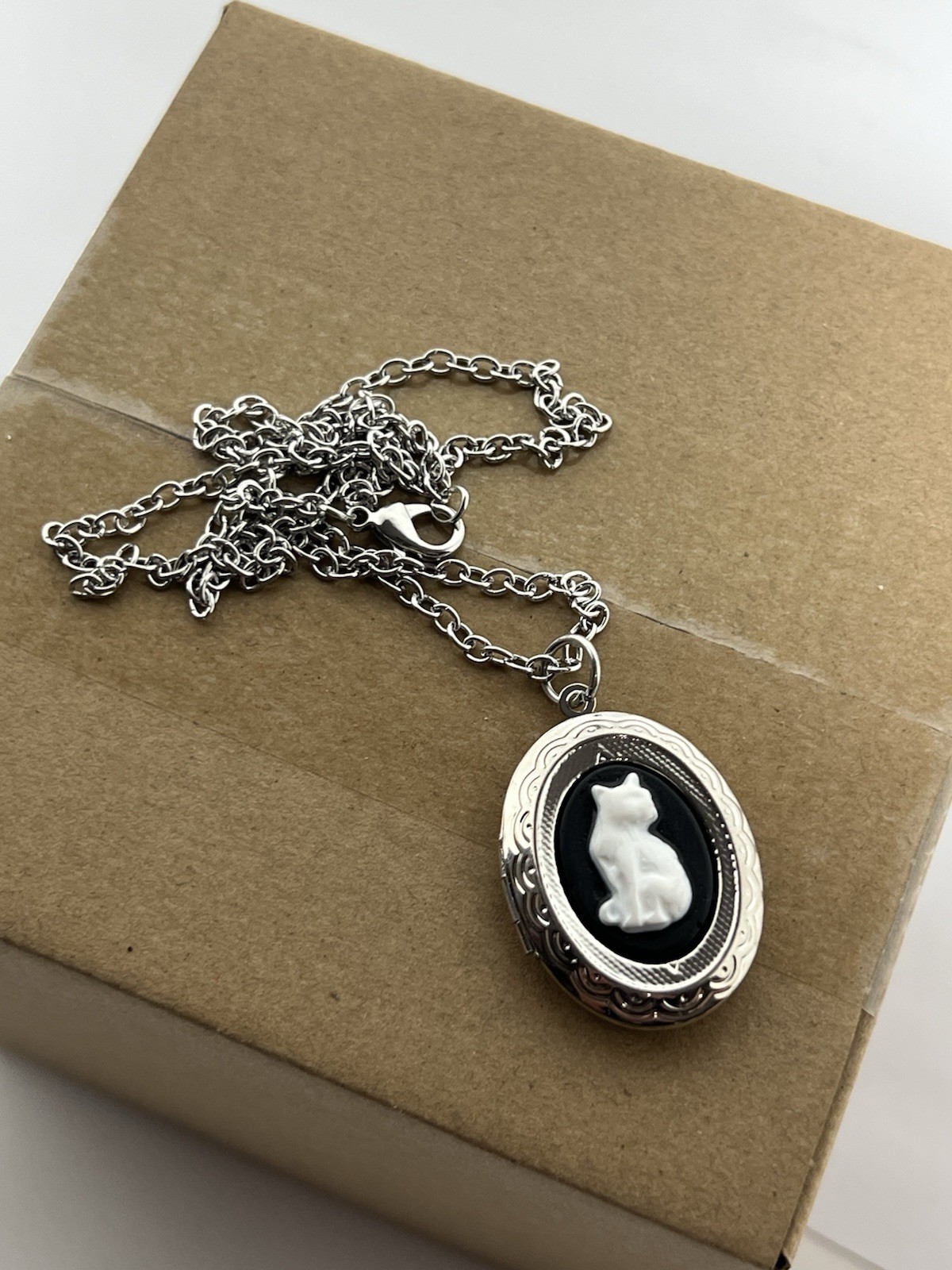 Gothic Cat Cameo Oval Pendant Necklace Locket New
