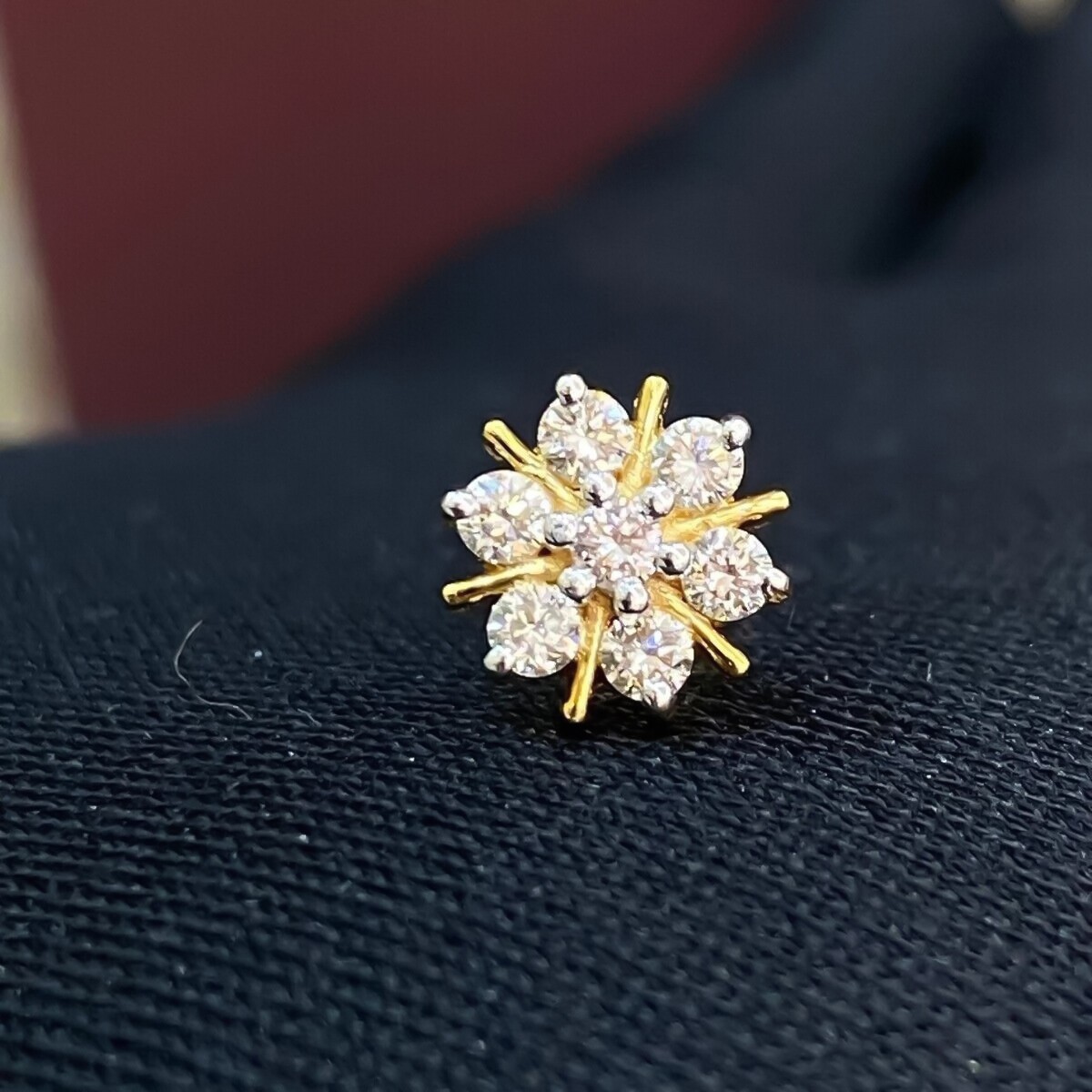 Round Brilliant Cut Natural Diamonds Flower Shape Nose Stud 14K Yellow Gold