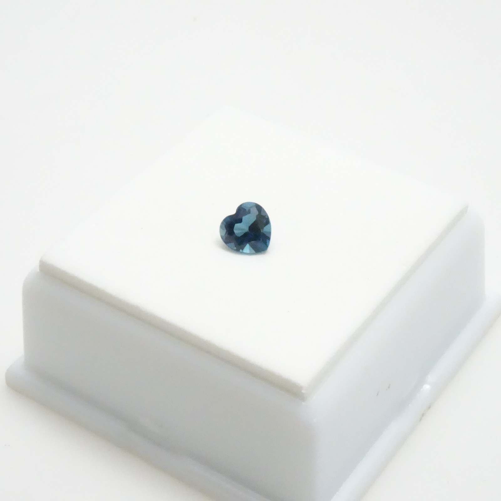 London Blue Topaz Heart – 5x5mm – 0.50ct+ London Blue Topaz Gemstone