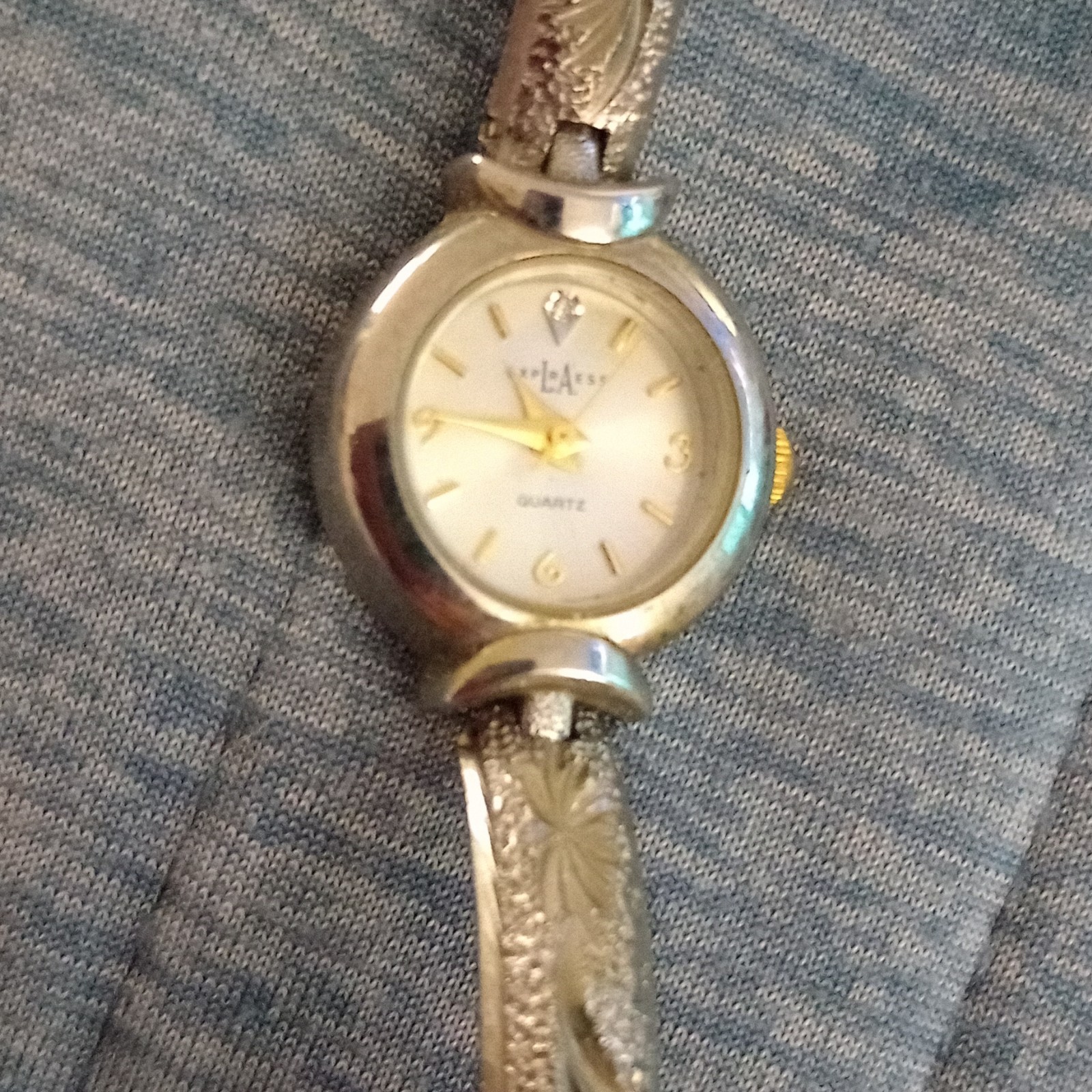 Women’s Quartz Analog Wristwatch White Dial Silver Tone Metal Bracelet Arabic