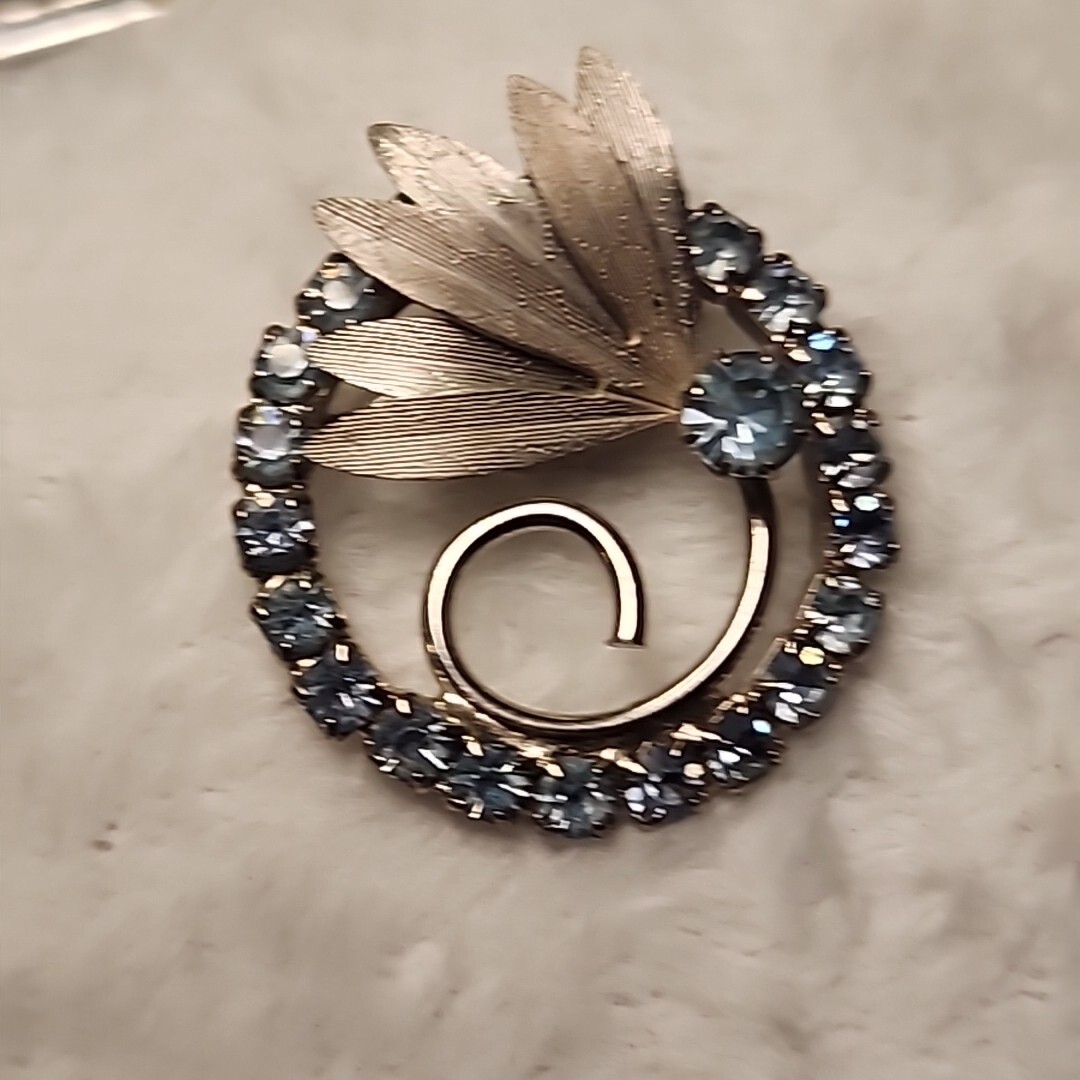 Vintage Lt Blue Prong Set Faceted Rhinestone Fan Brooch Estate Find Unsigned