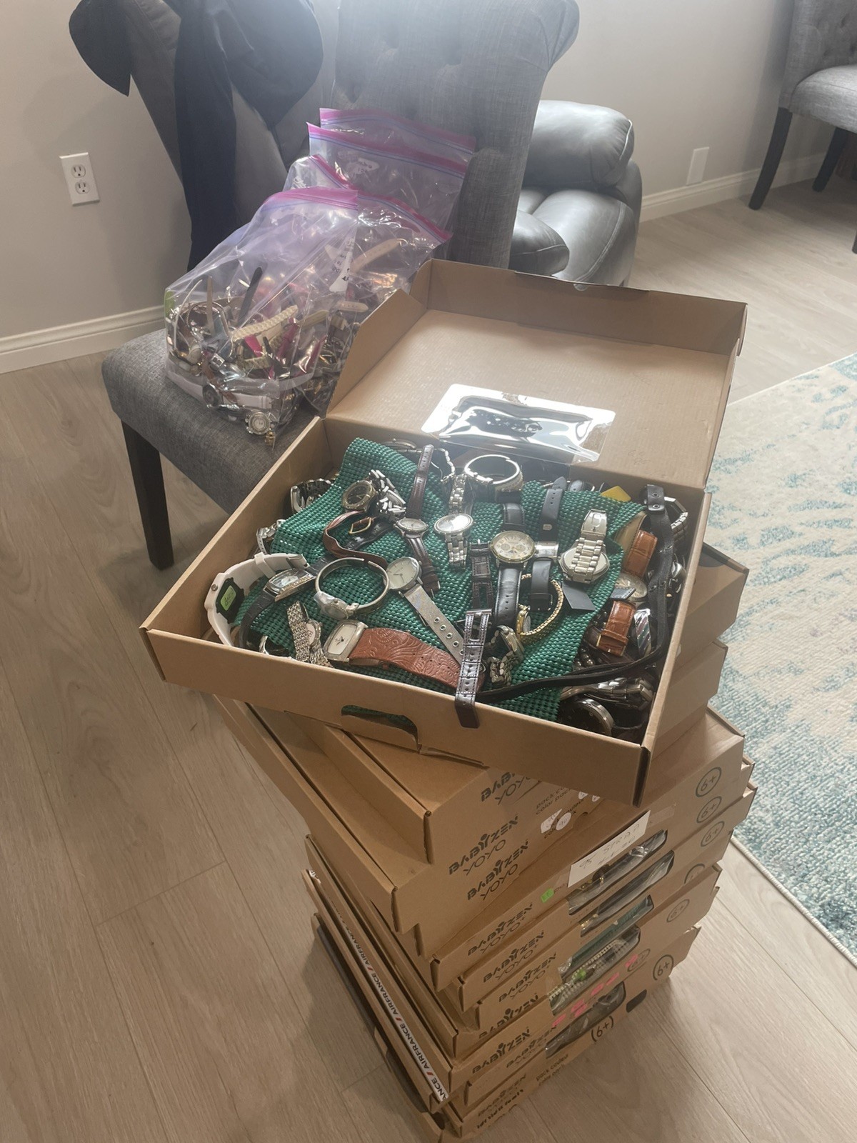 Bulk Mixed Lot Assorted Wristwatches with Watch Bands/Straps, Unisex Adults