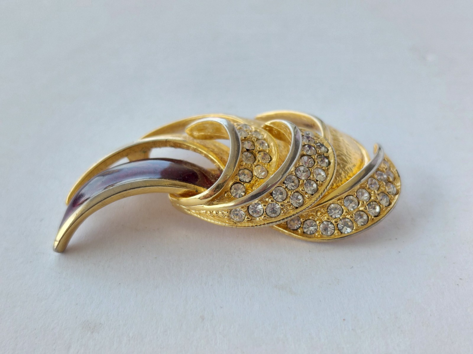 Vintage Brooch Unsigned Gold Tone Clear Rhinestones Burgundy Enamel Swirl Wave