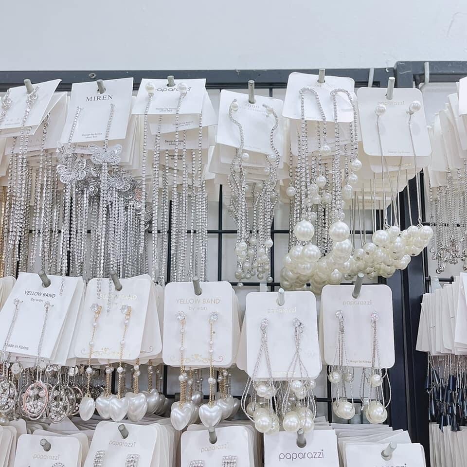 50 pairs of fashion earring. Lot earring
