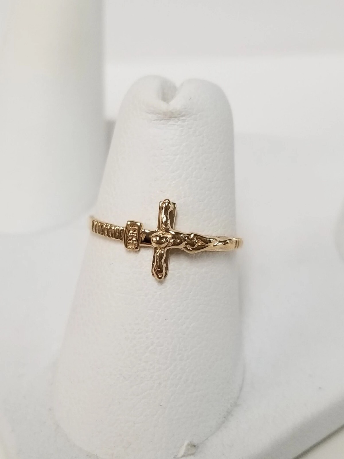 14k yellow gold crucifix Christ band ring 1.1 gram