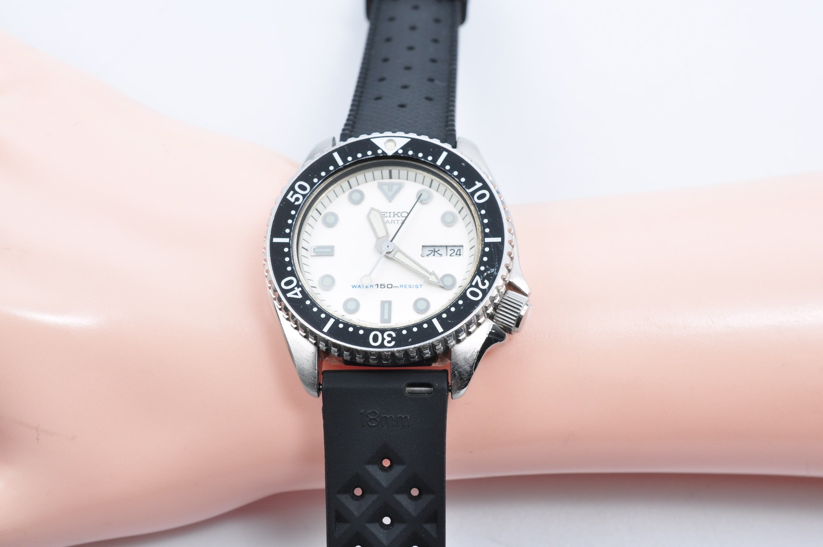 Seiko 6458-600B White Dial Quartz 150m Diver Rubber Band 1980s Japan w-12201