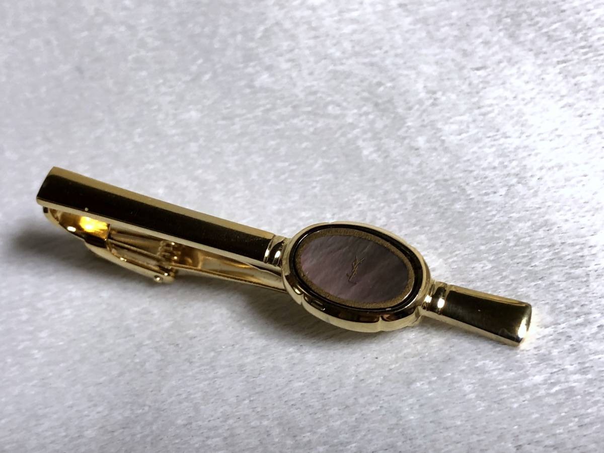 Good Condition Yves Saint Laurent Vintage YSL Logo Icon Shell Tie Pin Gold
