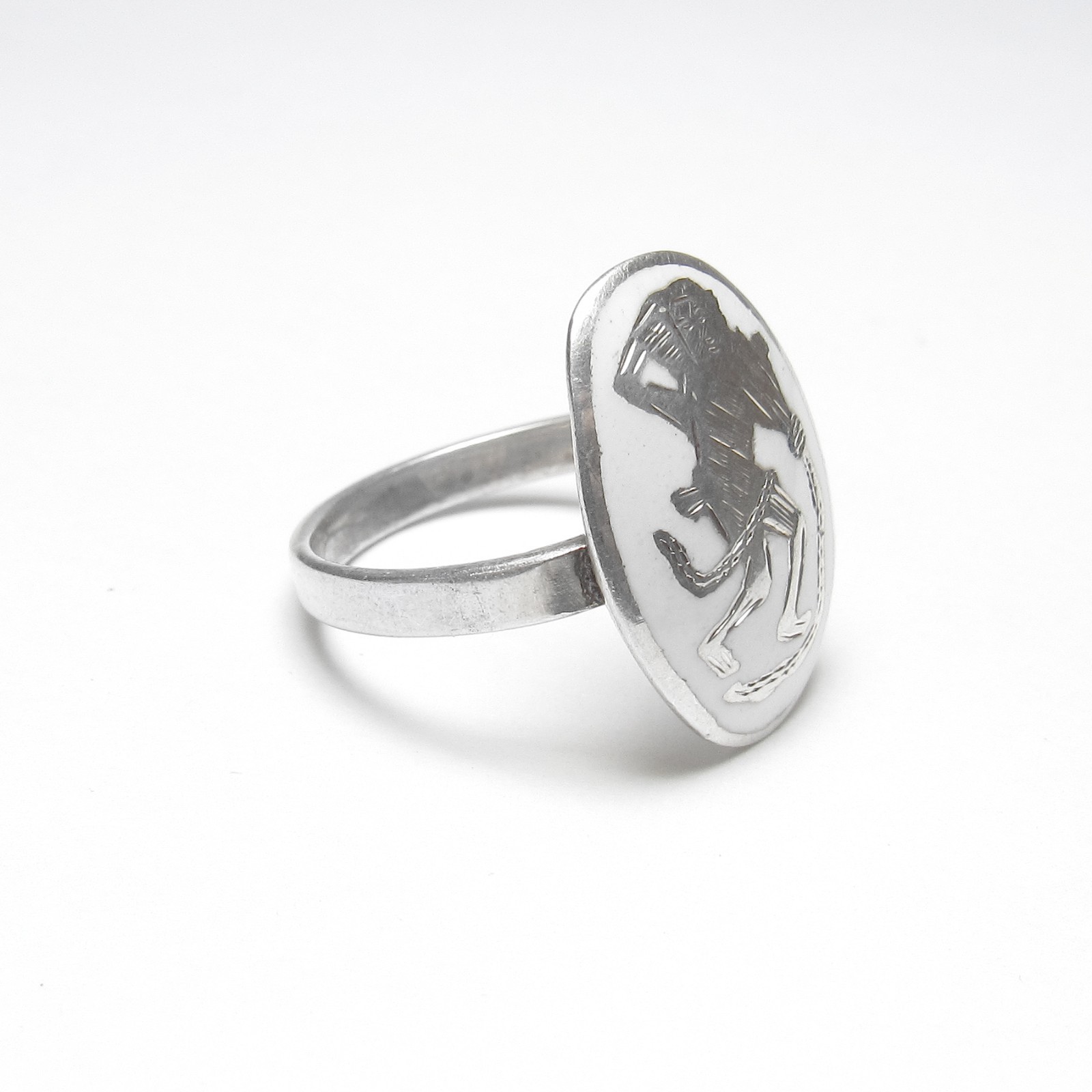 SIAM 1960s Sterling Silver White Enamel Aquarius The Water Bearer Zodiac Ring