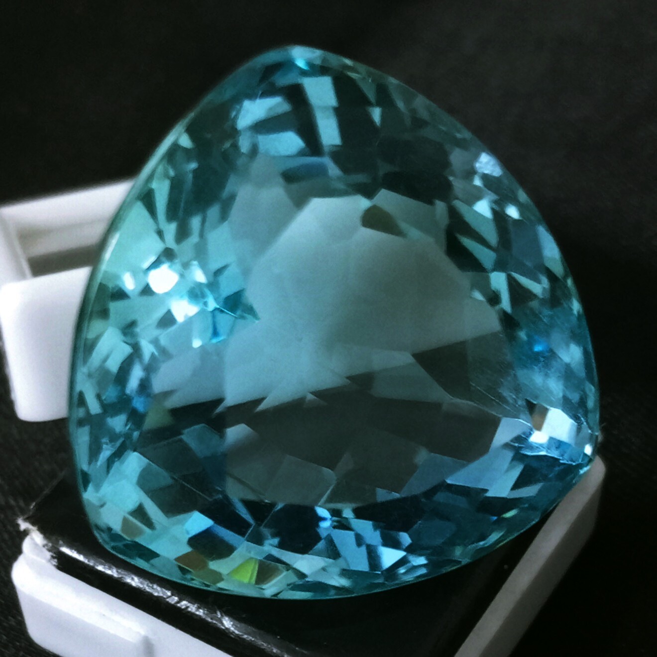 Natural Aquamarine Trillion Cut Ocean Blue Certified 89.15 Ct Loose Gemstone