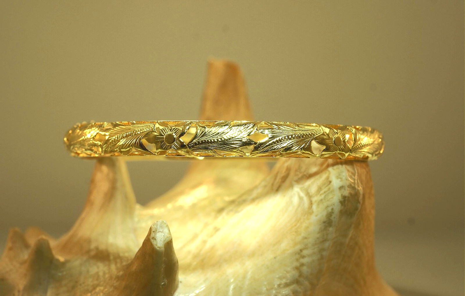 8MM YELLOW GOLD-PLATED 925 STER SILVER PIERCED HAWAIIAN PLUMERIA FERN BRACELET