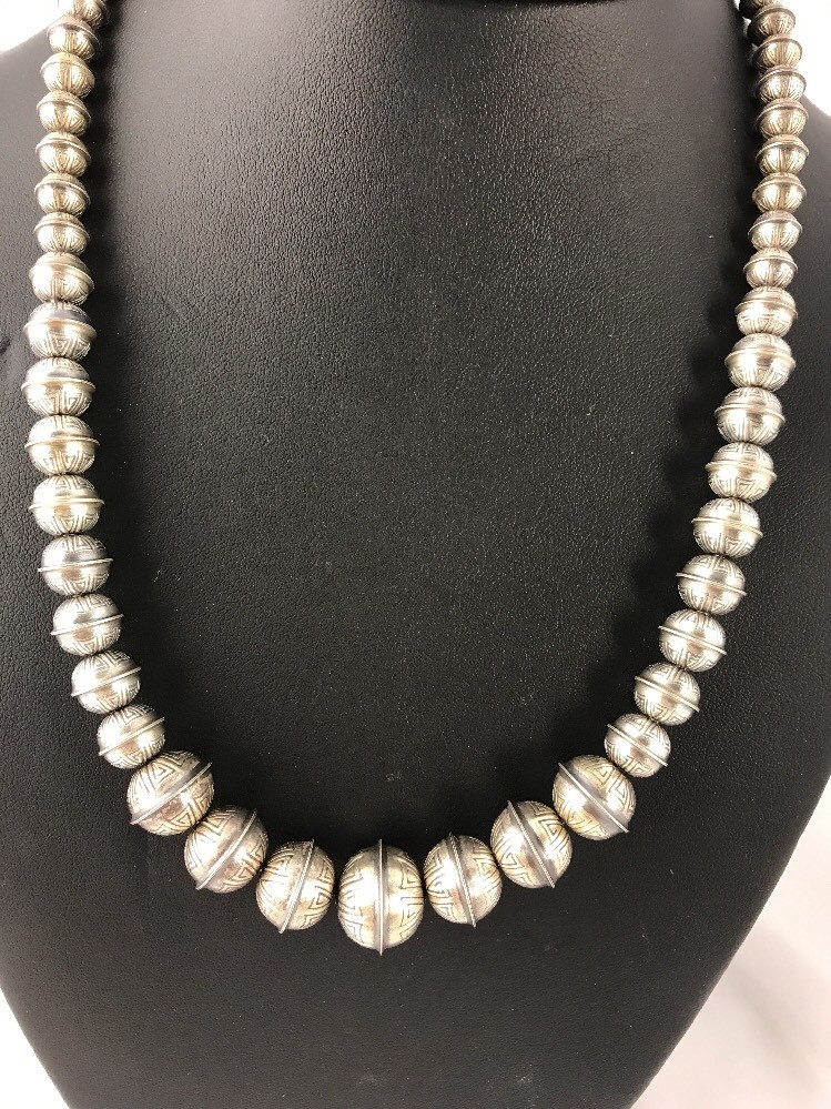 Hand Stamped Bench Navajo Pearls Graduated Sterling Silver Bead Necklace 19″