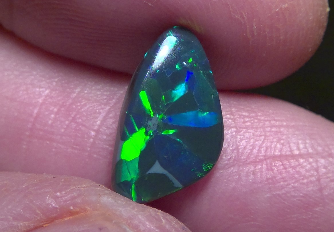 2.87cts solid Lightning Ridge TOP GEM black opal, stunning asteria pattern