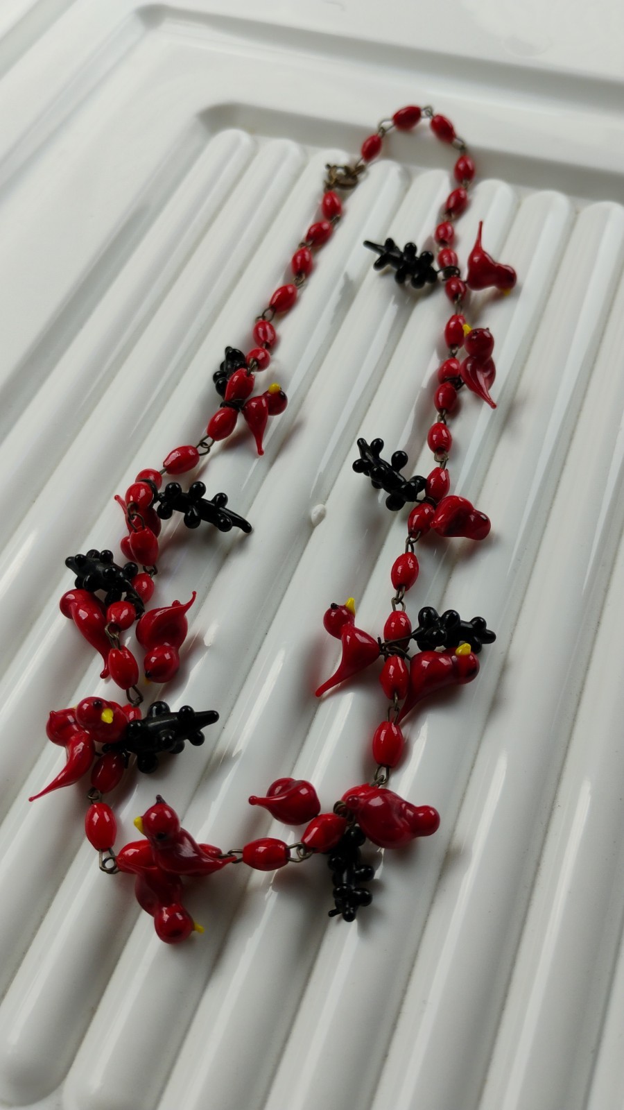 VINTAGE CZECH GLASS BEAD NECKLACE BLACK W RED BIRDS 16″