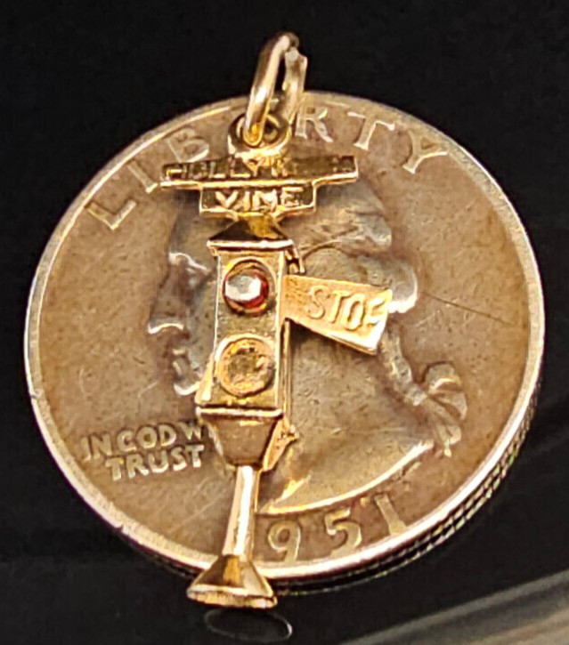 Vintage 14K Gold ~HOLLYWOOD VINE STOP GO YES NO TRAFFIC SIGNAL~ Pendant Charm