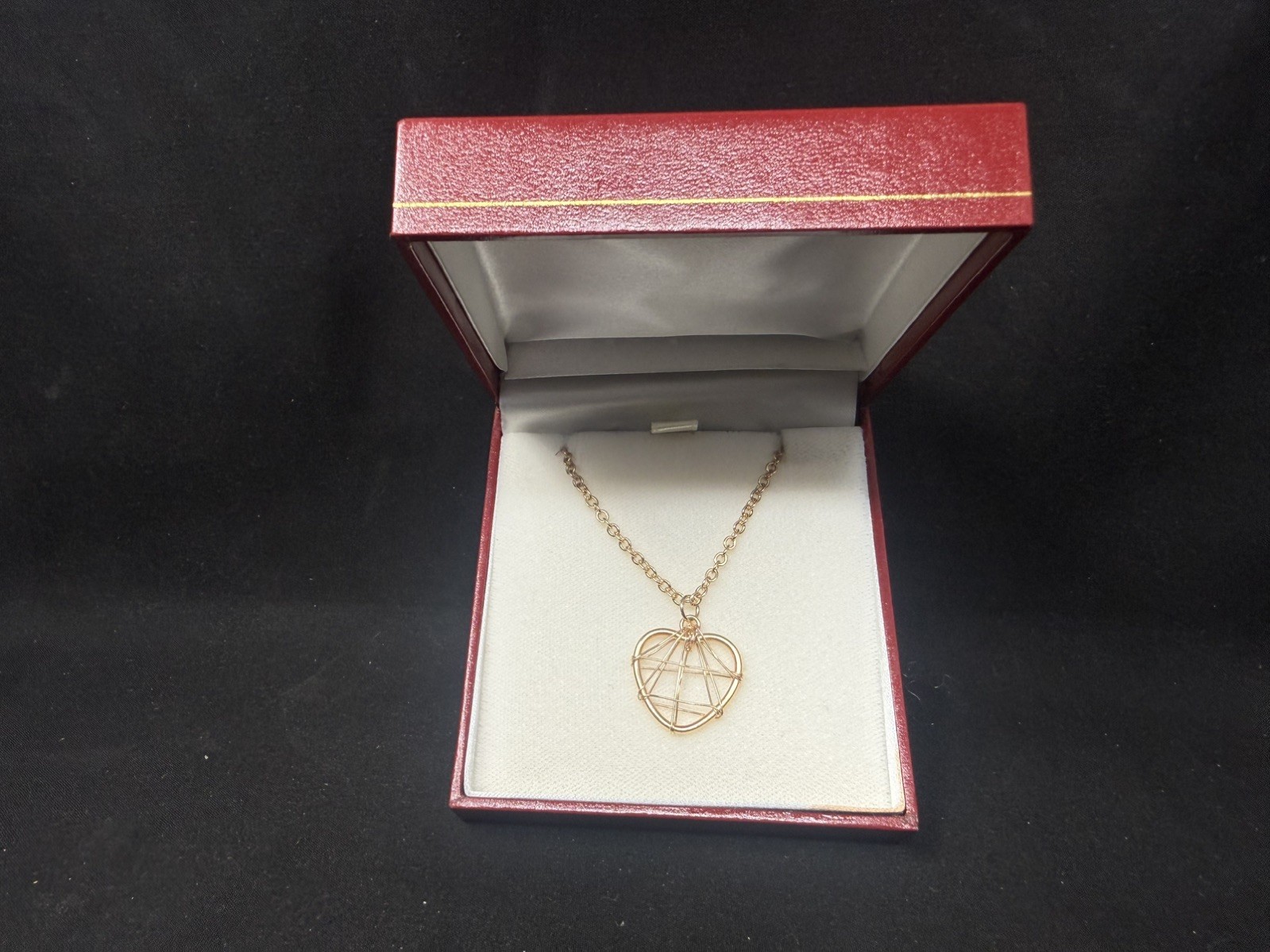 Gold 9 Carat necklace with Heart Pendant 18 inch diameter Brand New With Box