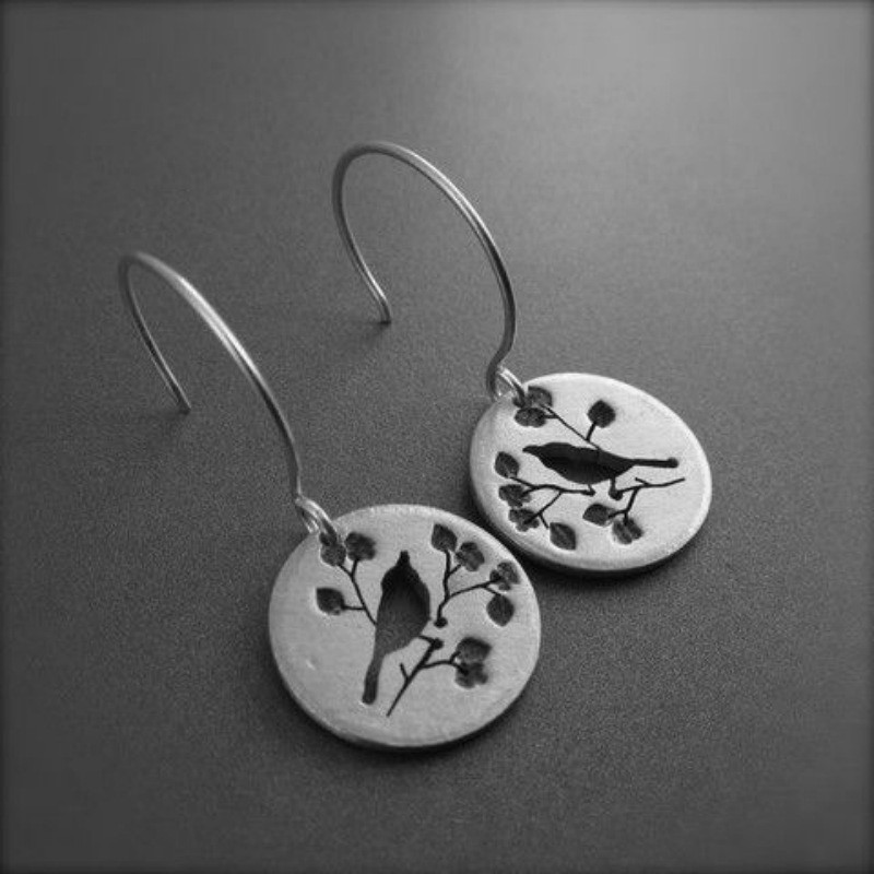 Retro Women’s Round Flower Bird Pendant Earrings Fashion Jewelry Earrings Alloy