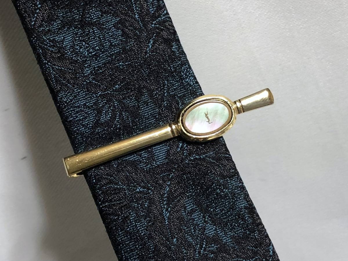 Good Condition Yves Saint Laurent Vintage YSL Logo Icon Shell Tie Pin Gold