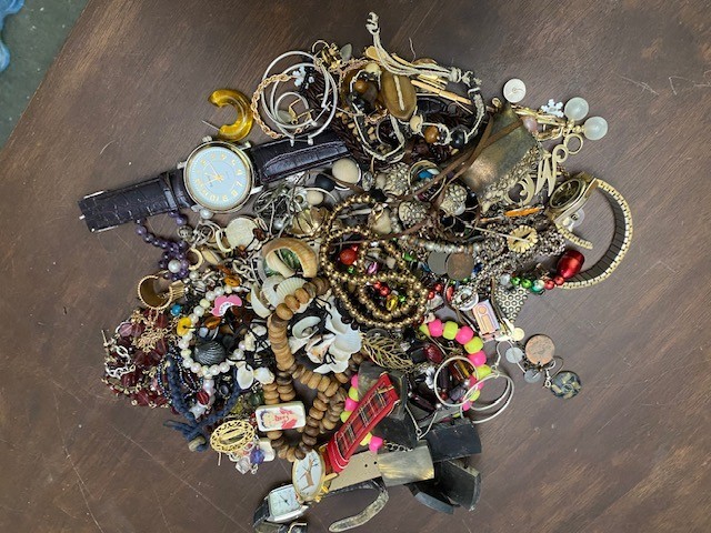 2.02 Pound Wearable Vintage To Modern Costume Jewelry Lot 100+ Pieces (J)
