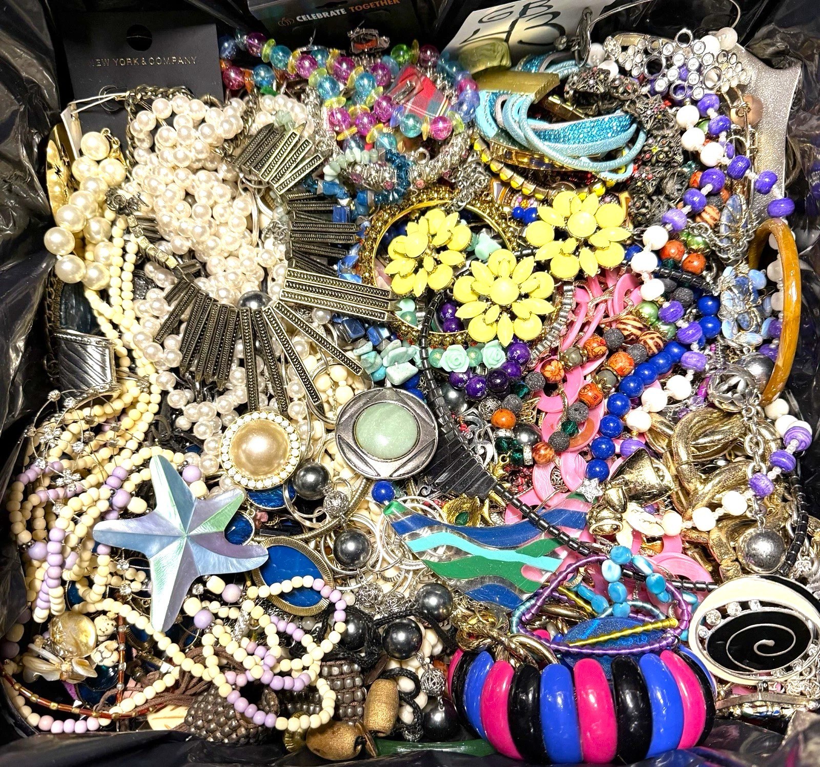 UNTESTED Vintage Modern Jewelry Junk Craft Lot Pieces Part Brooches Bracelet +++