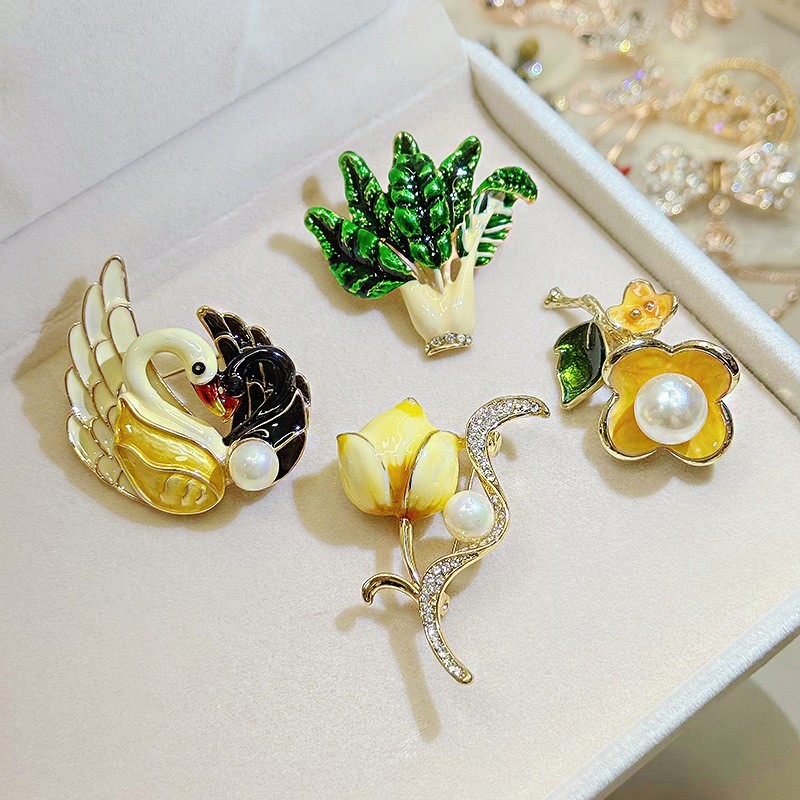 wholesale 20pcs Mix Design Vintage Brooch Pins Lot Enamel Crystal Pearl Resale
