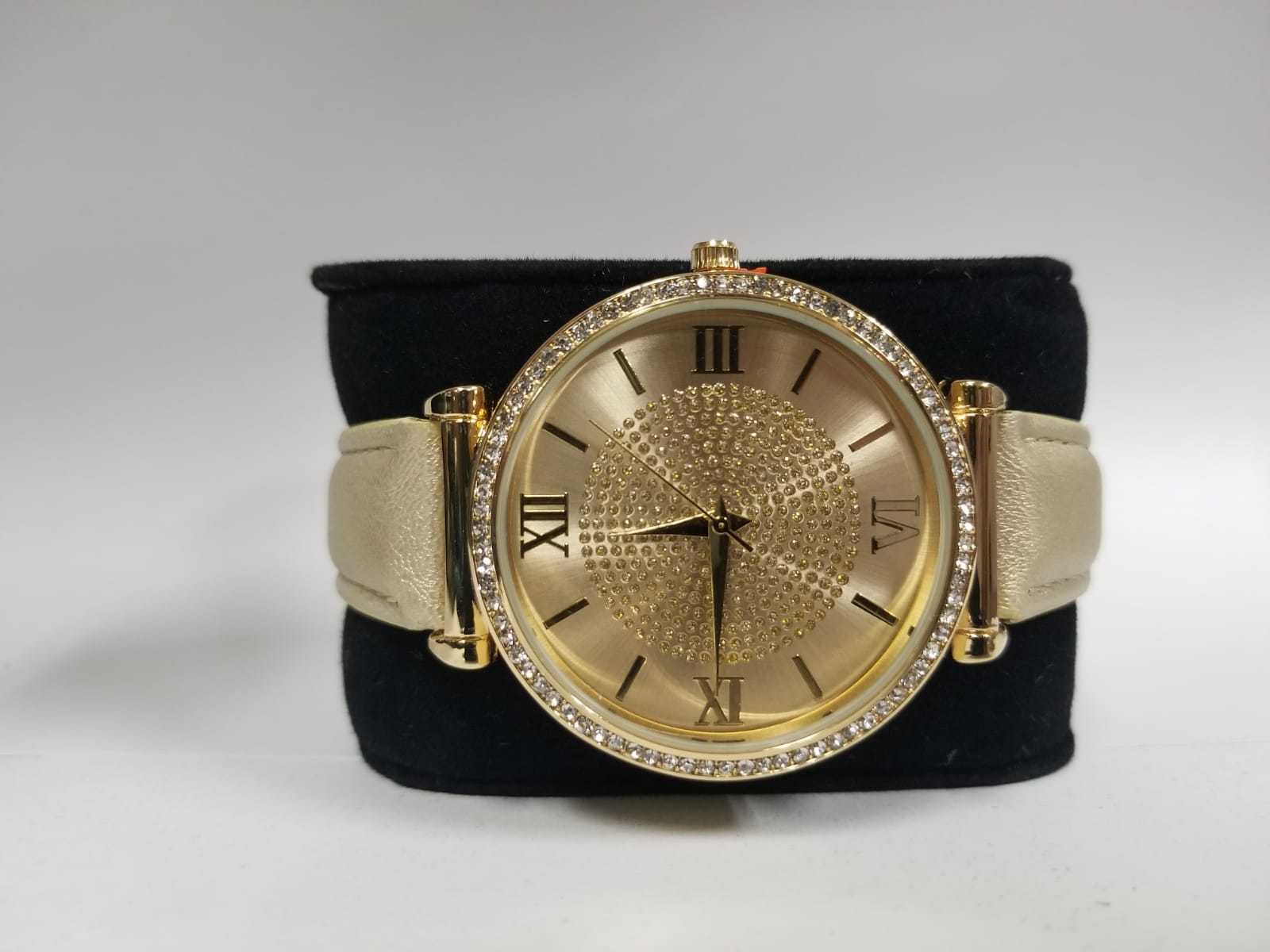 Set of 8 Black Velvet Watch Bracelet Pillows for Case Box Display Stand